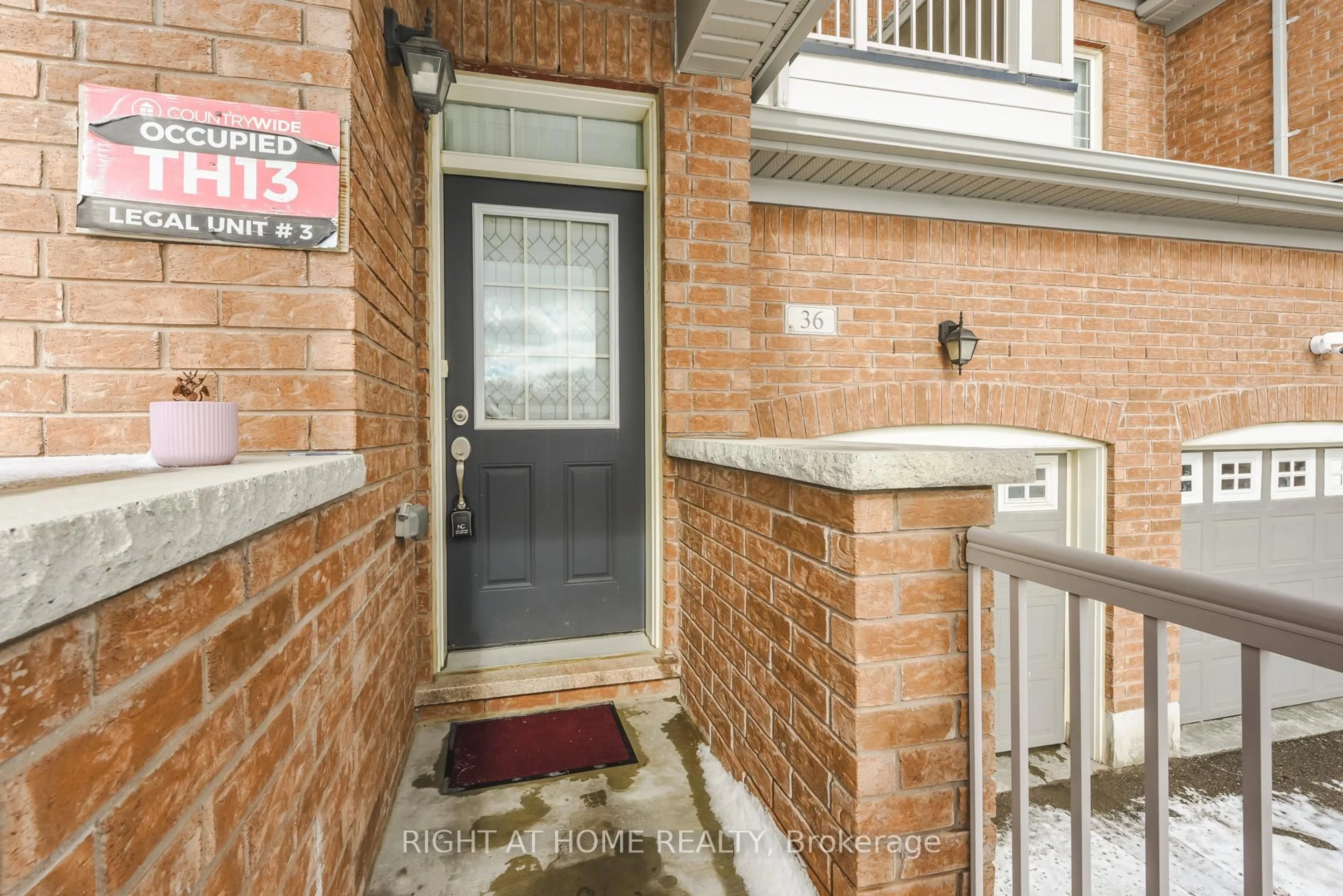 Indoor entryway for 36 Spokanne St, Brampton Ontario L6R 4A2