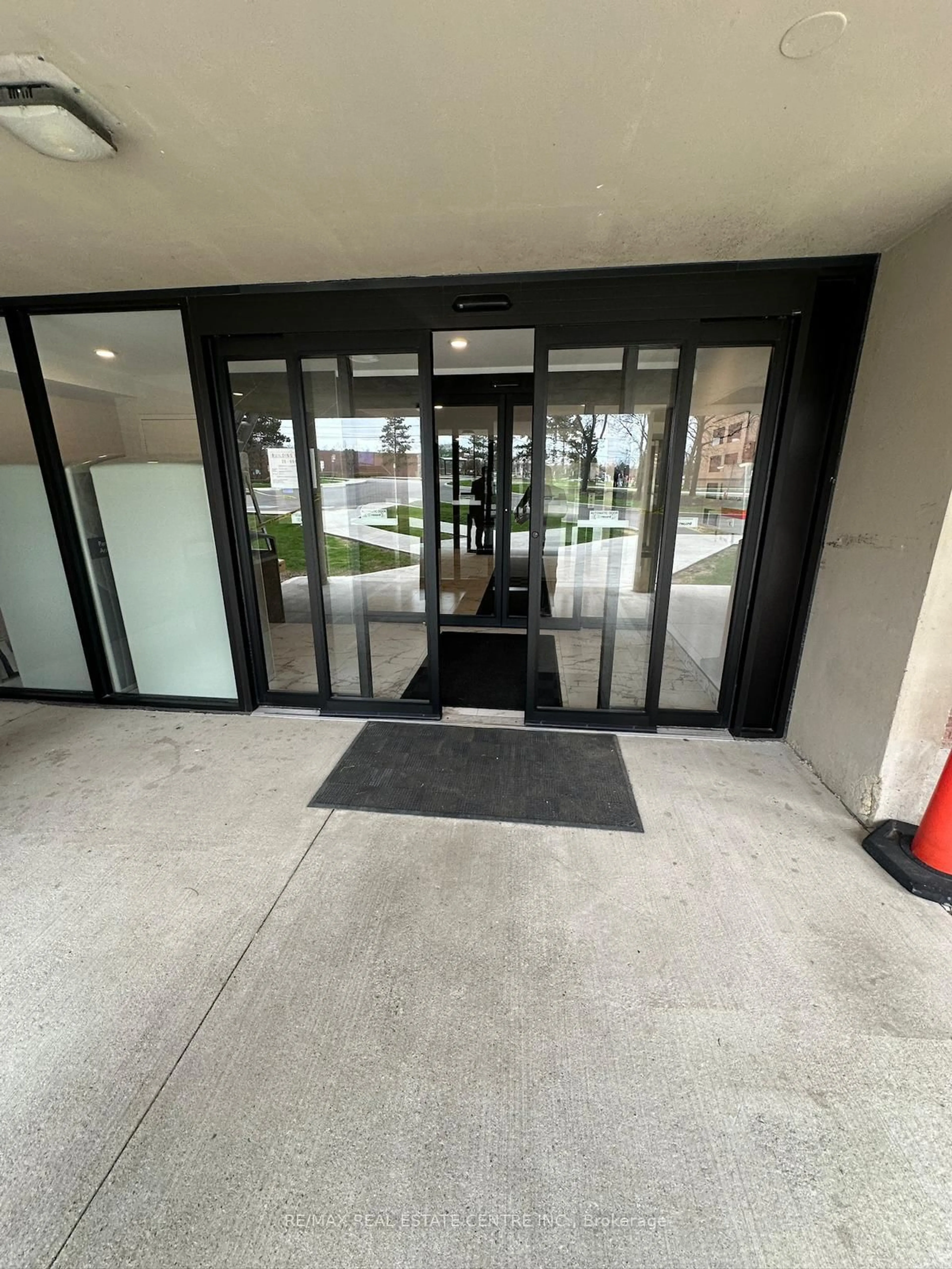 Indoor foyer for 3501 Glen Eirn Dr #902, Mississauga Ontario L5L 2E9