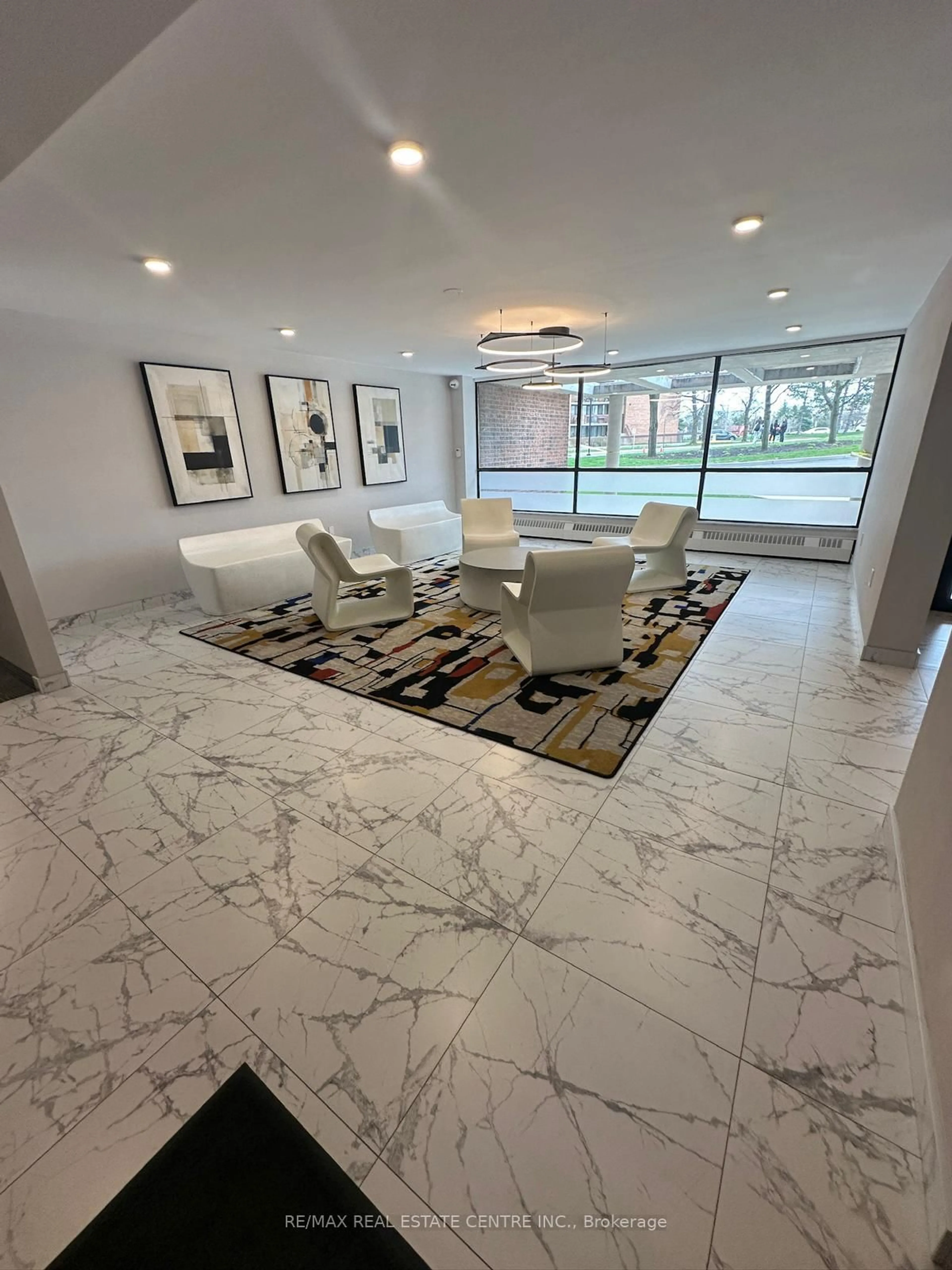 Indoor foyer for 3501 Glen Eirn Dr #902, Mississauga Ontario L5L 2E9