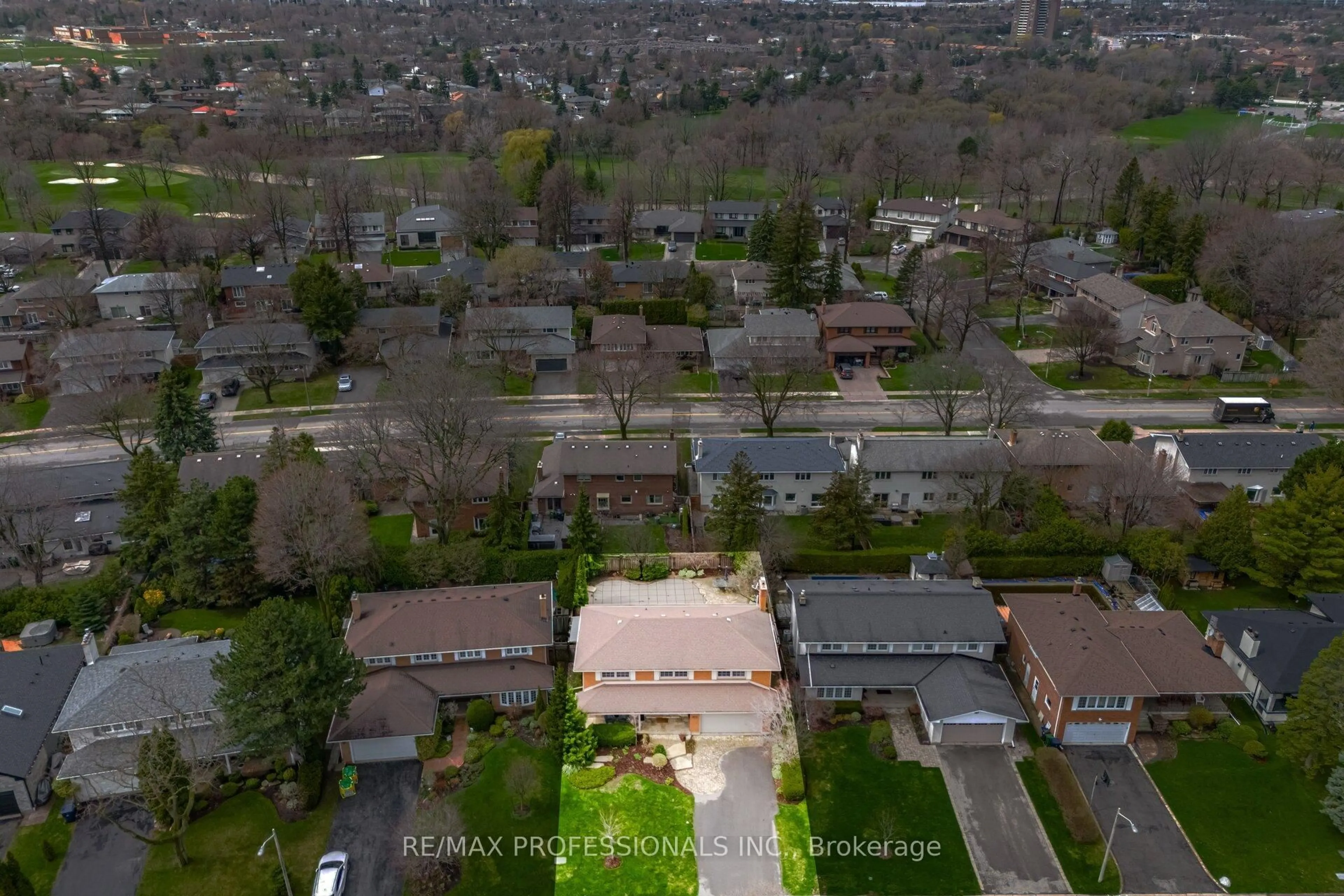 A pic from outside/outdoor area/front of a property/back of a property/a pic from drone, street for 16 Cherry Post Cres, Toronto Ontario M9C 2K1