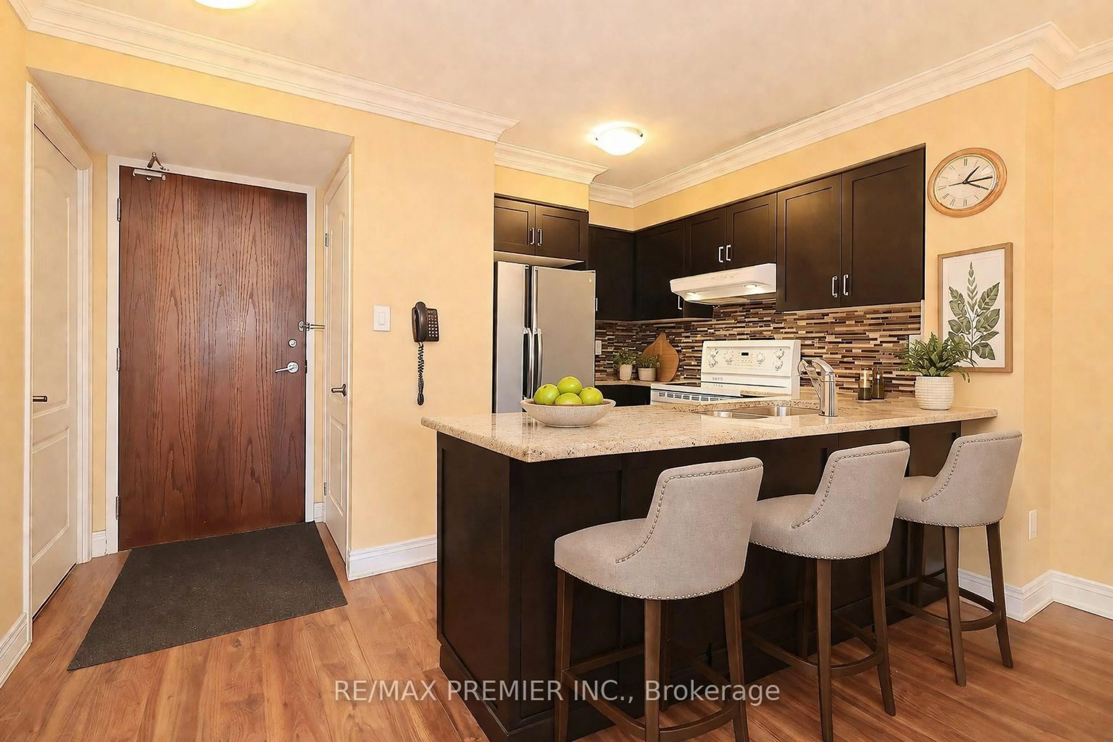 Open concept kitchen, wood/laminate floor for 2772 Keele St #405, Toronto Ontario M3M 0A3