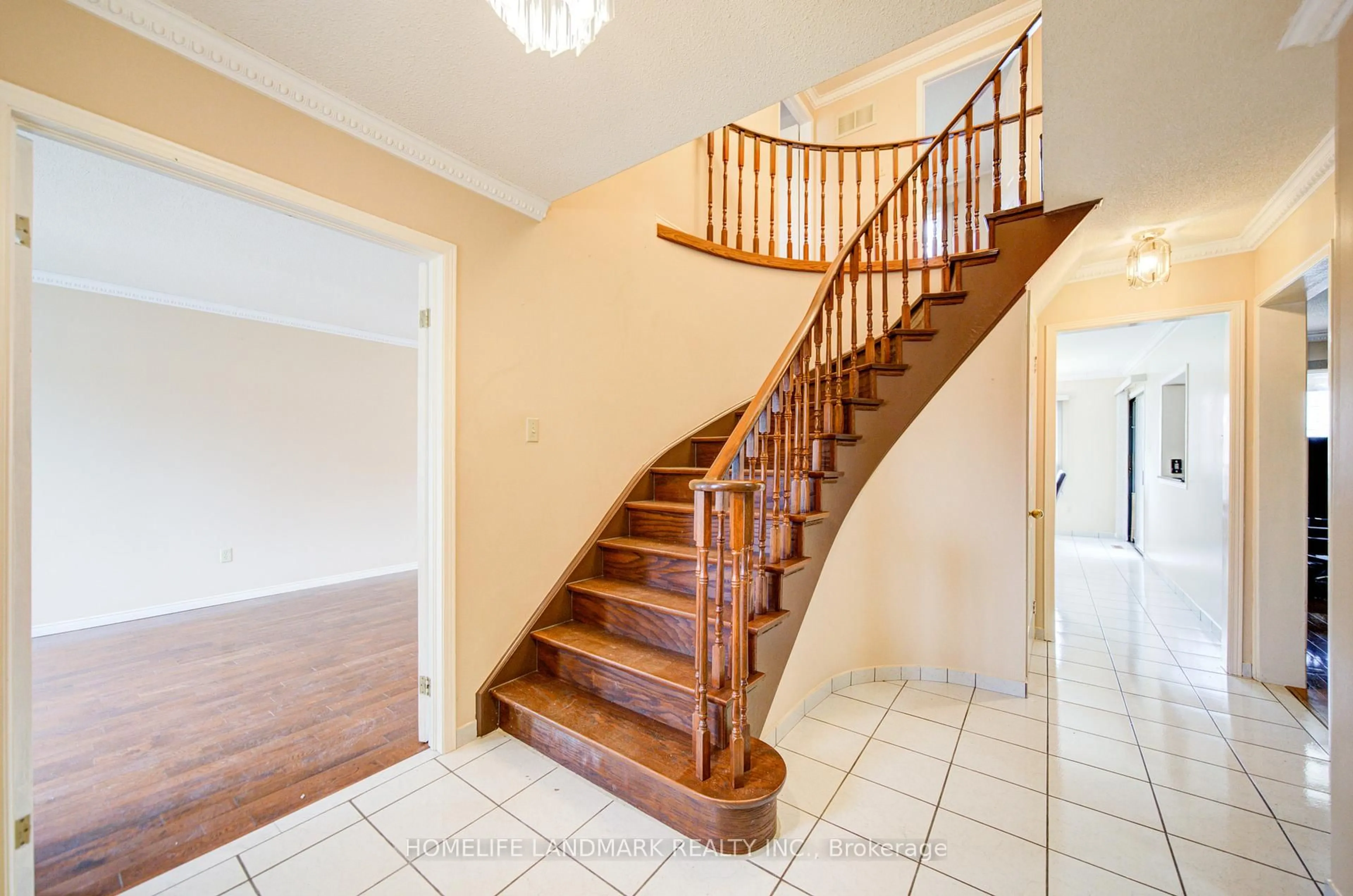 Stairs for 9 Duggan Dr, Brampton Ontario L6Y 4K8