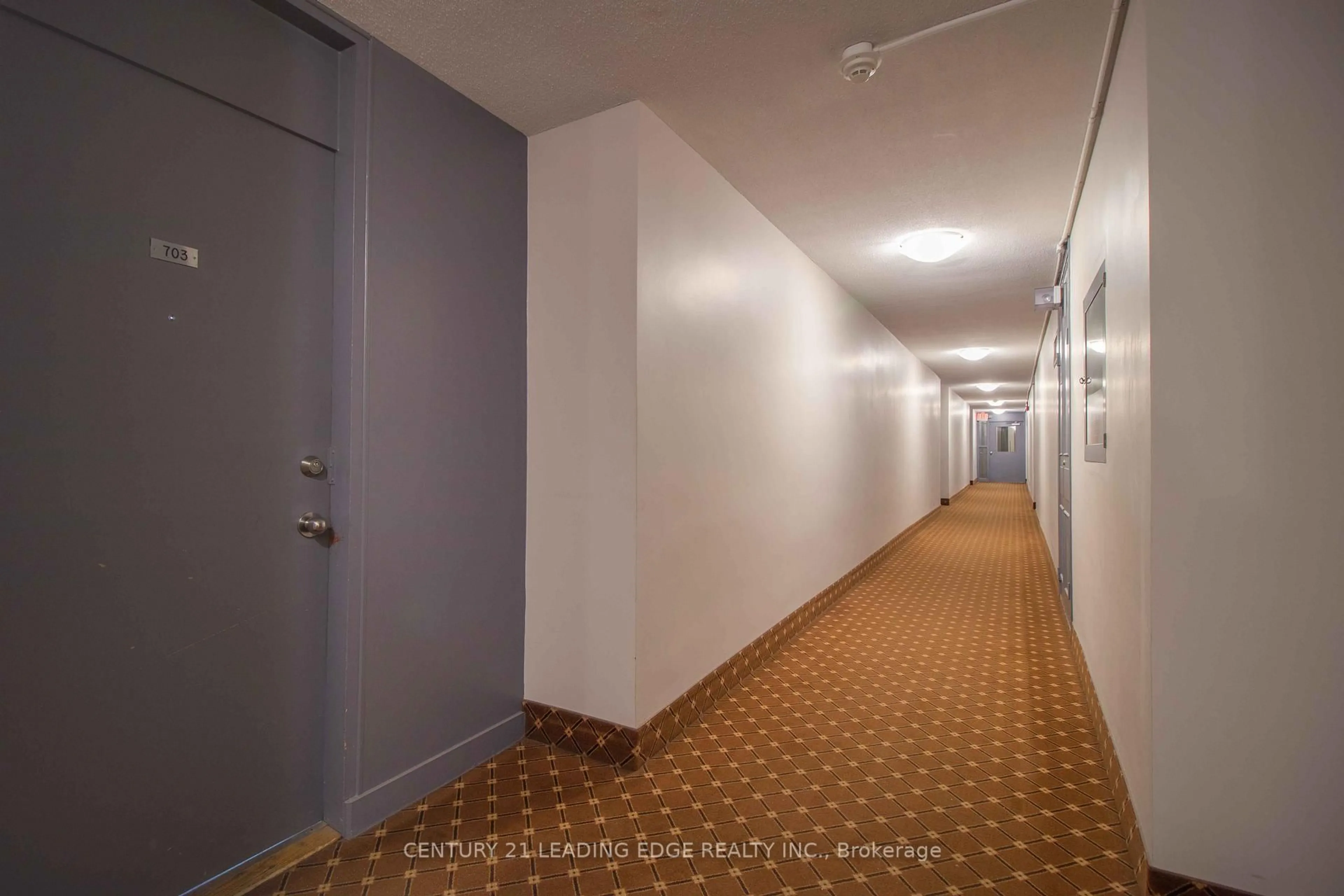 Indoor foyer for 80 Grandravine Dr #703, Toronto Ontario M3J 1B2