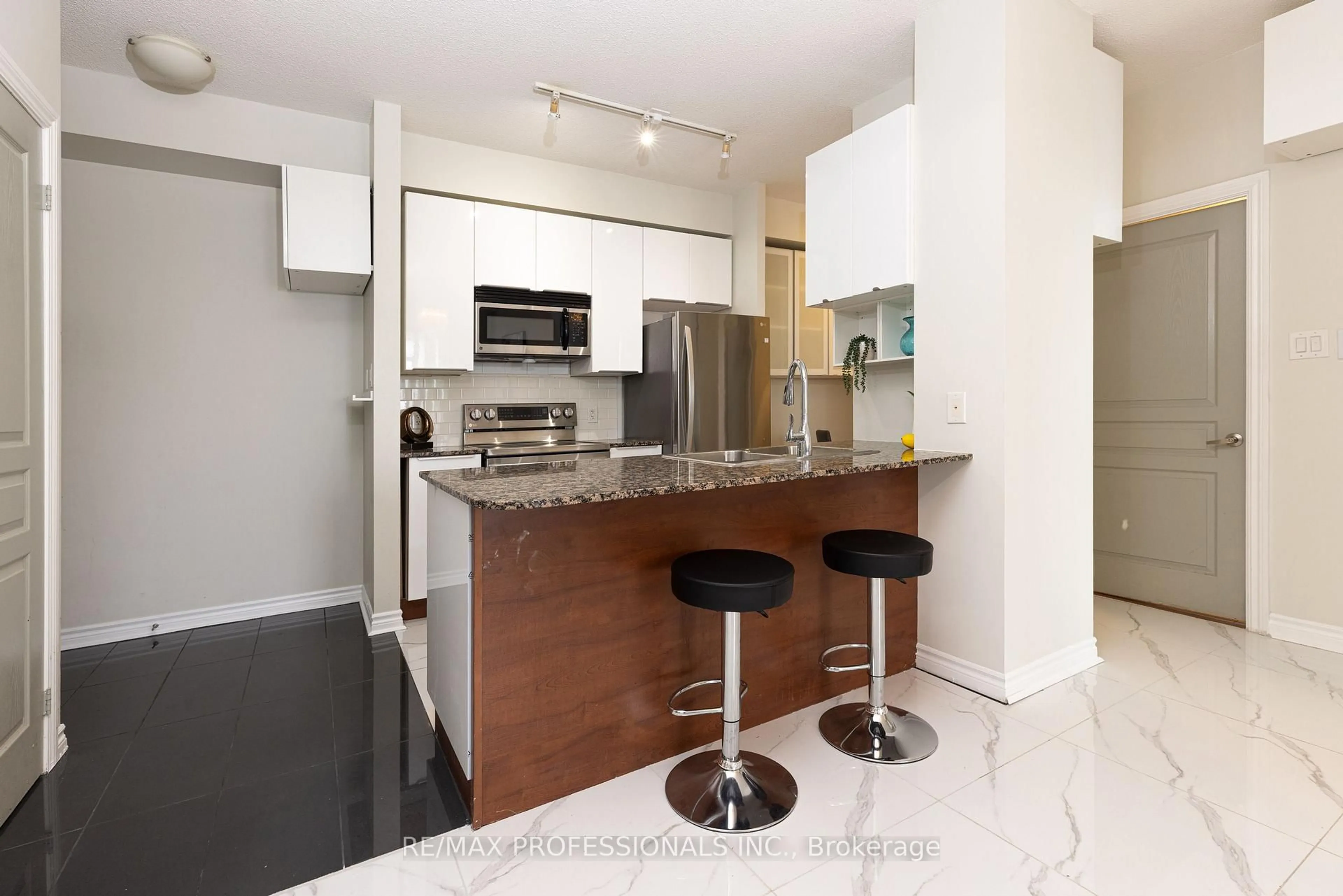 Open concept kitchen, unknown for 3525 Kariya Dr #2701, Mississauga Ontario L5B 0C2