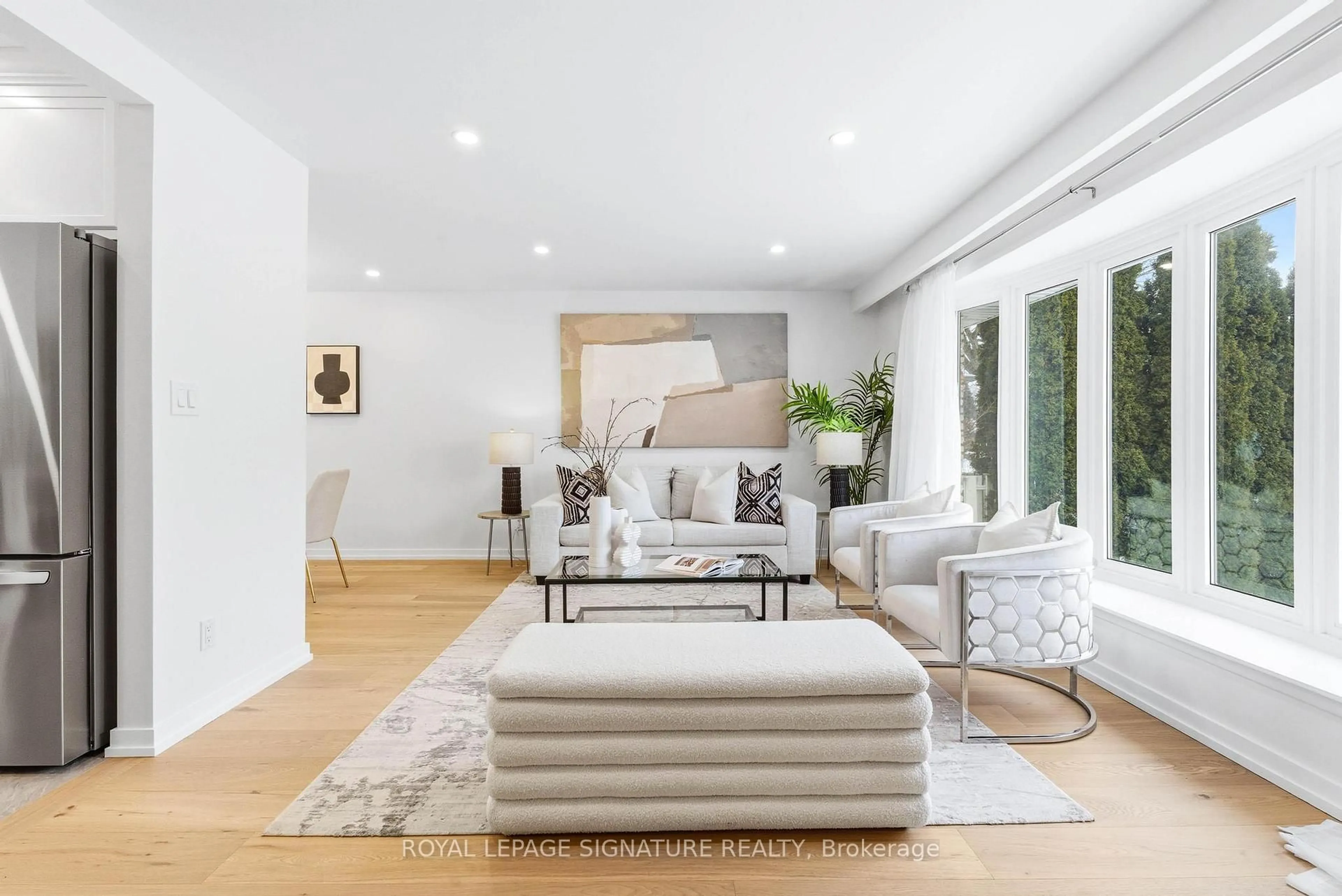 Living room with furniture, unknown for 1271 Canford Cres, Mississauga Ontario L5J 3M9