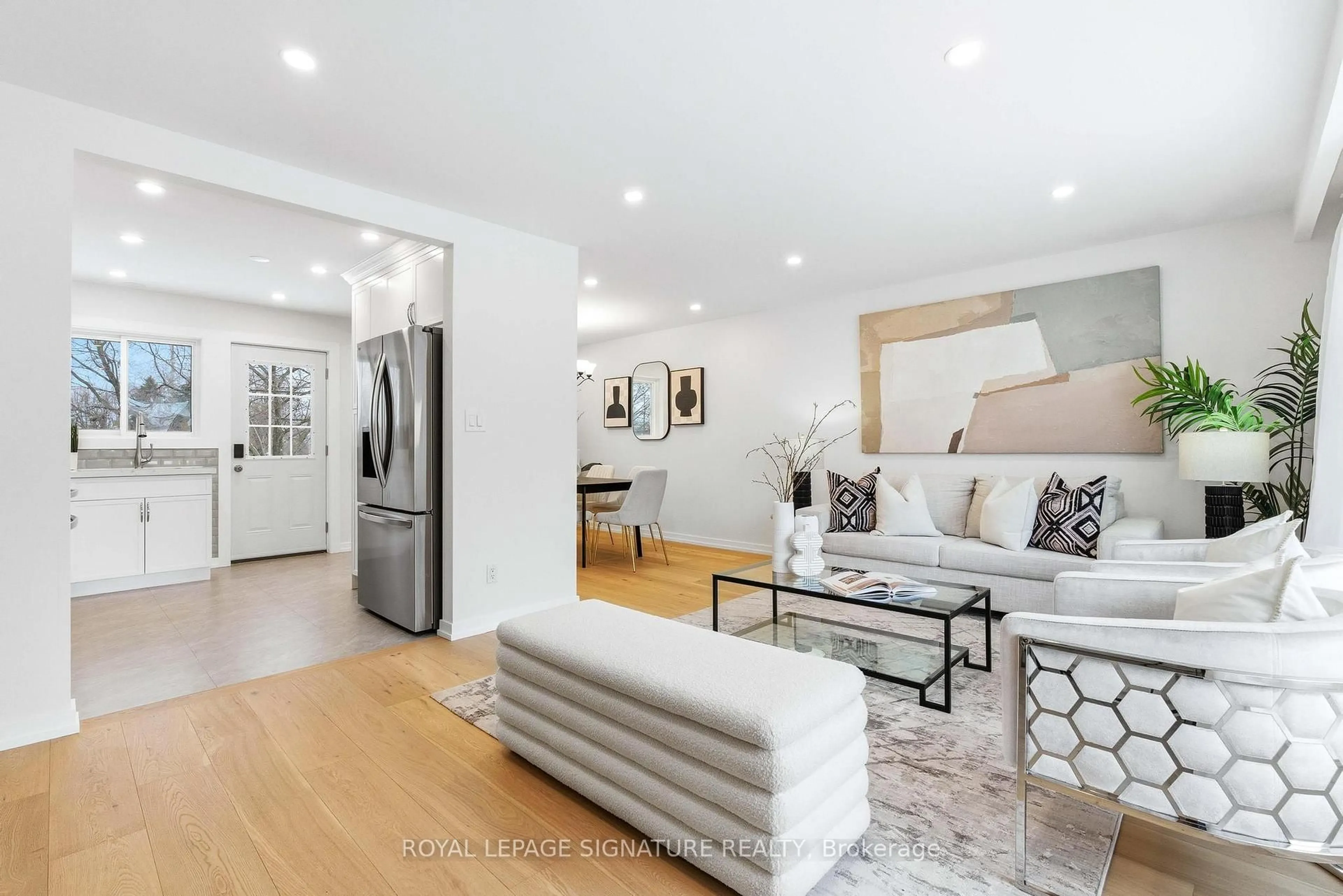 Living room with furniture, unknown for 1271 Canford Cres, Mississauga Ontario L5J 3M9