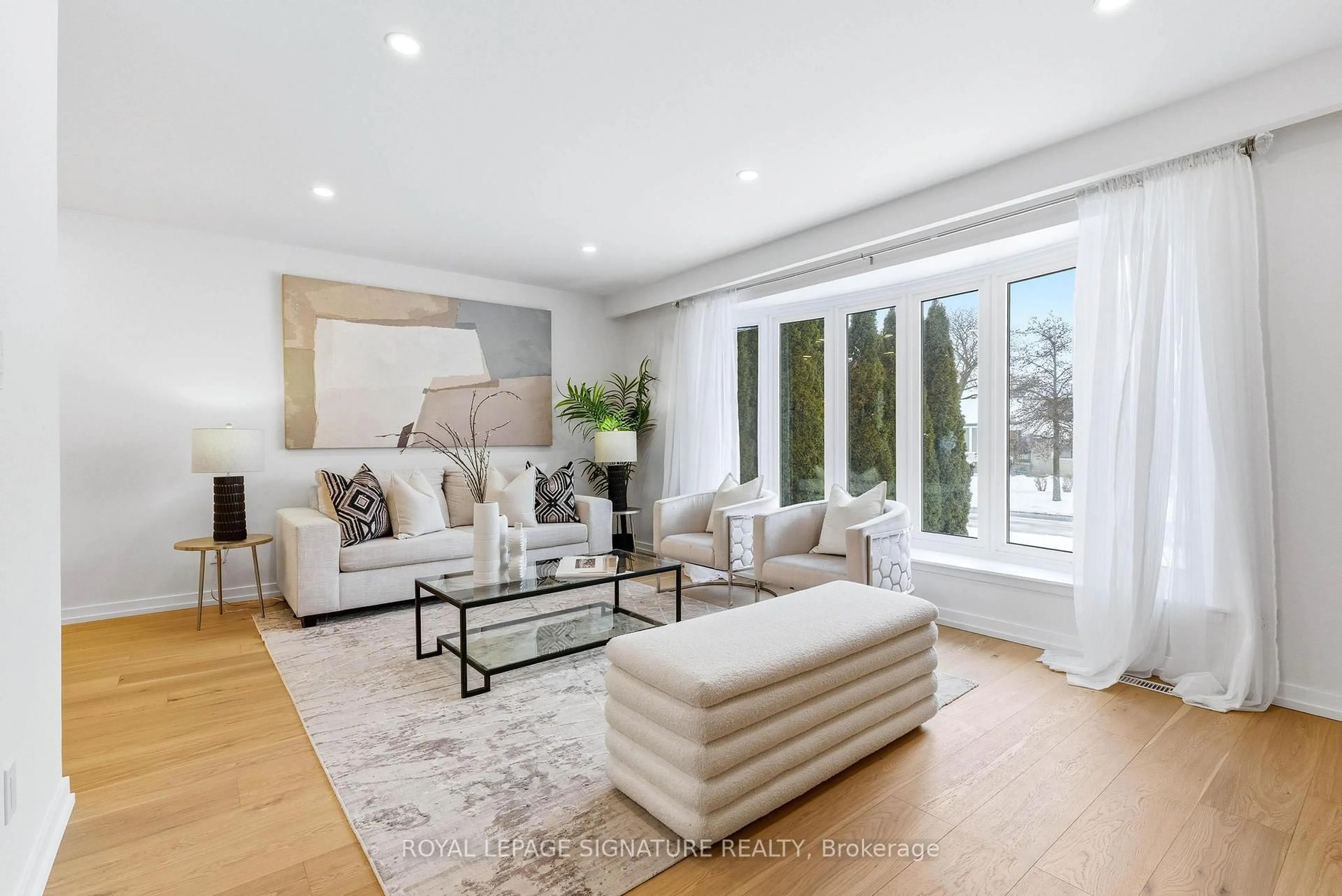 Living room with furniture, unknown for 1271 Canford Cres, Mississauga Ontario L5J 3M9