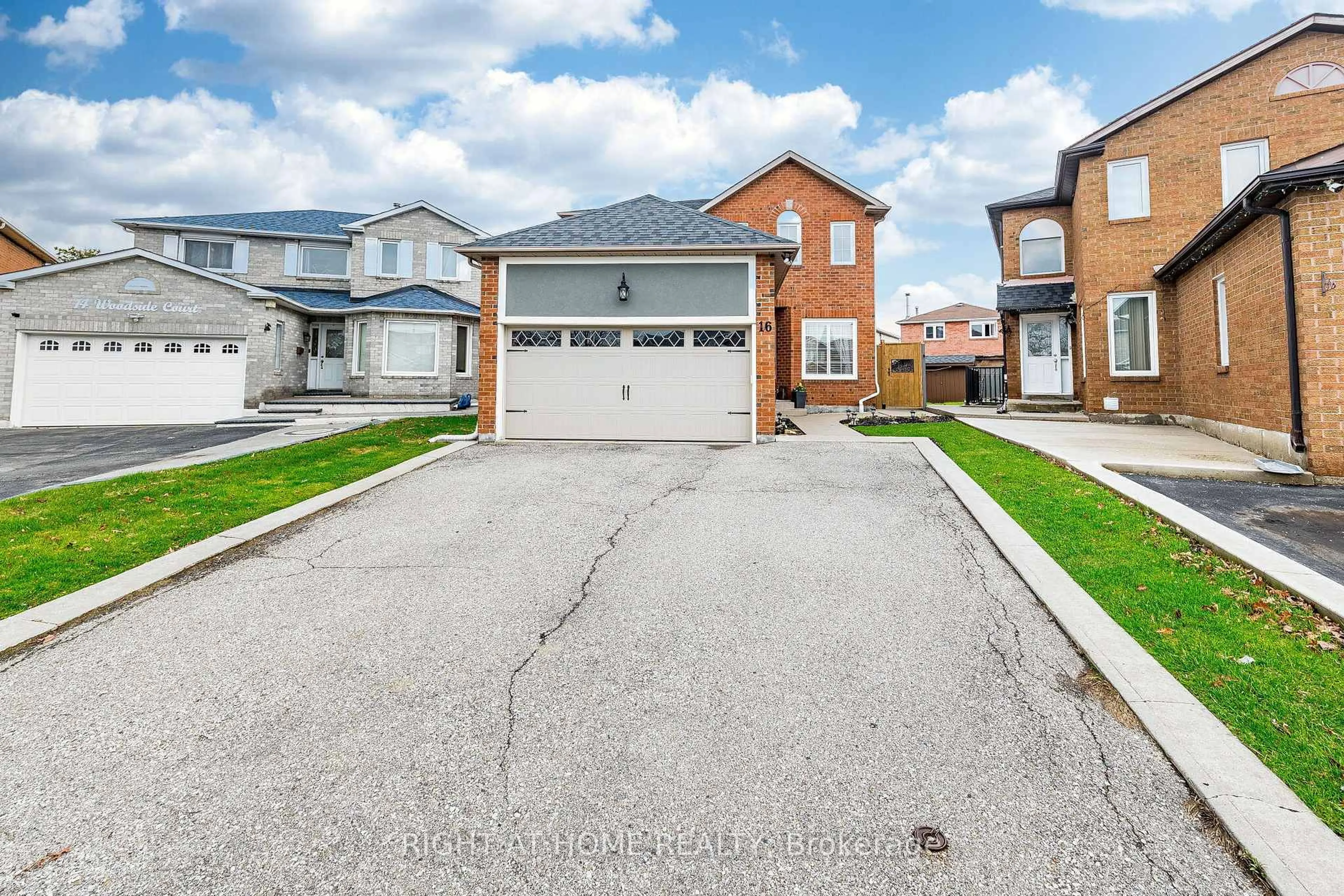Home with brick exterior material, street for 16 Woodside Crt, Brampton Ontario L6Y 3Z3