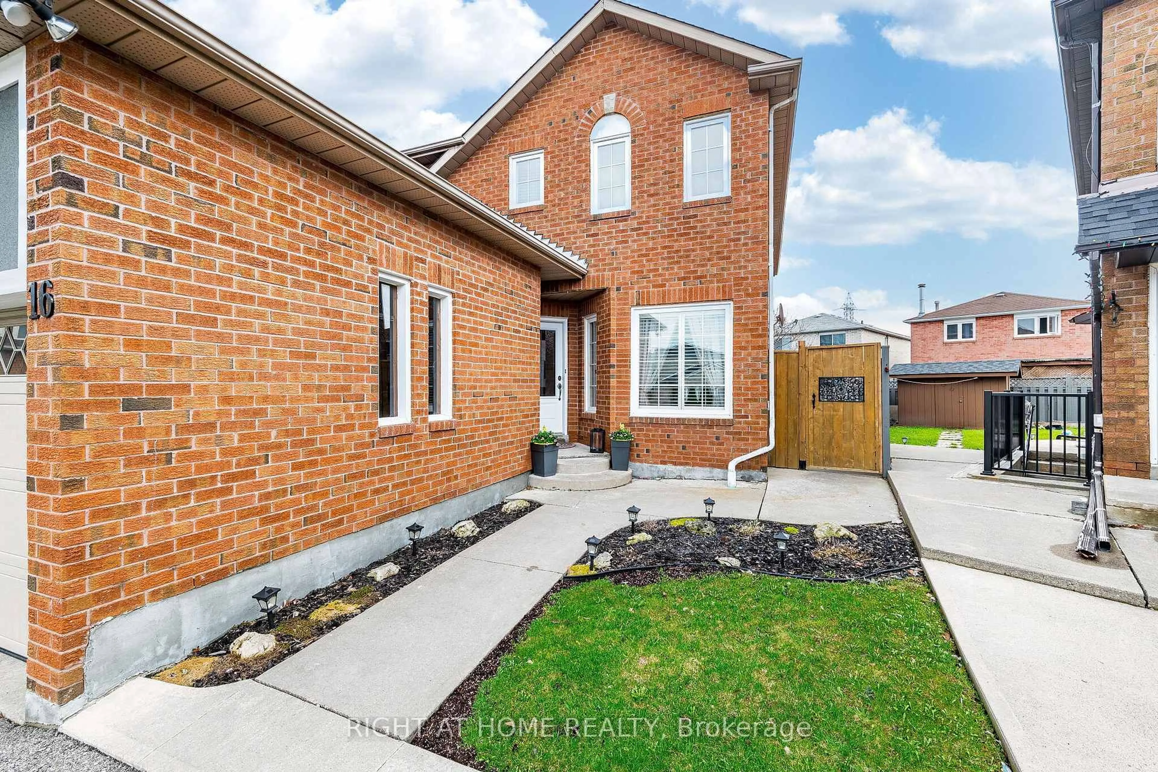 Home with brick exterior material, street for 16 Woodside Crt, Brampton Ontario L6Y 3Z3