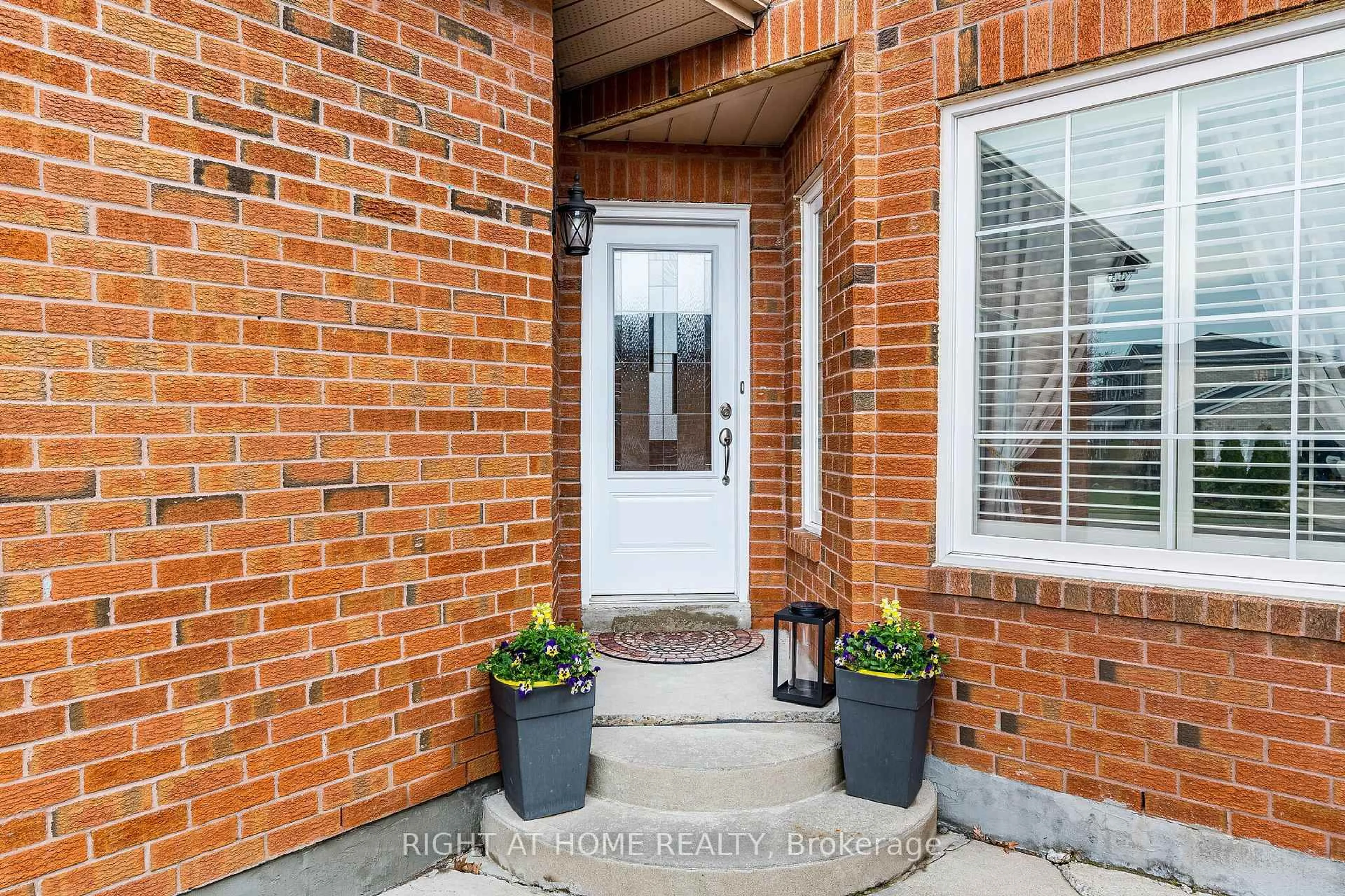 Unknown for 16 Woodside Crt, Brampton Ontario L6Y 3Z3