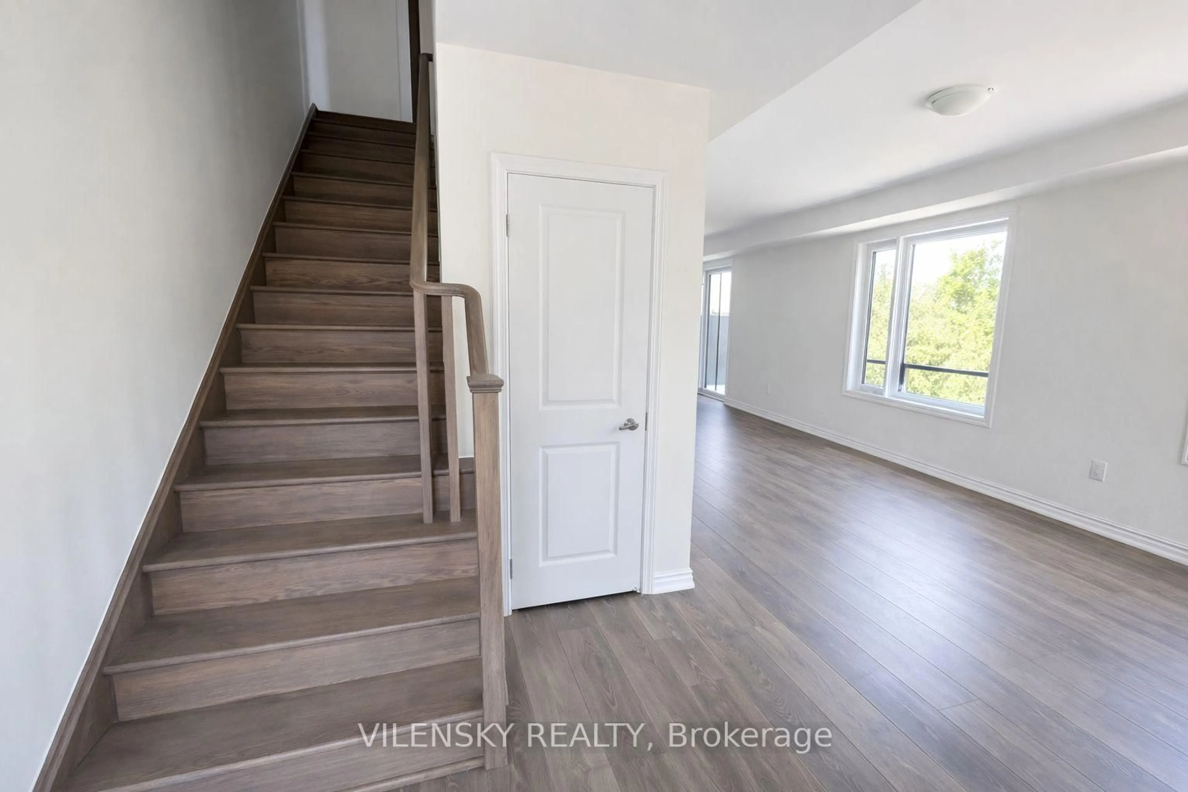 Indoor entryway for 45 Knotsberry Circ #42, Brampton Ontario L6Y 6G1