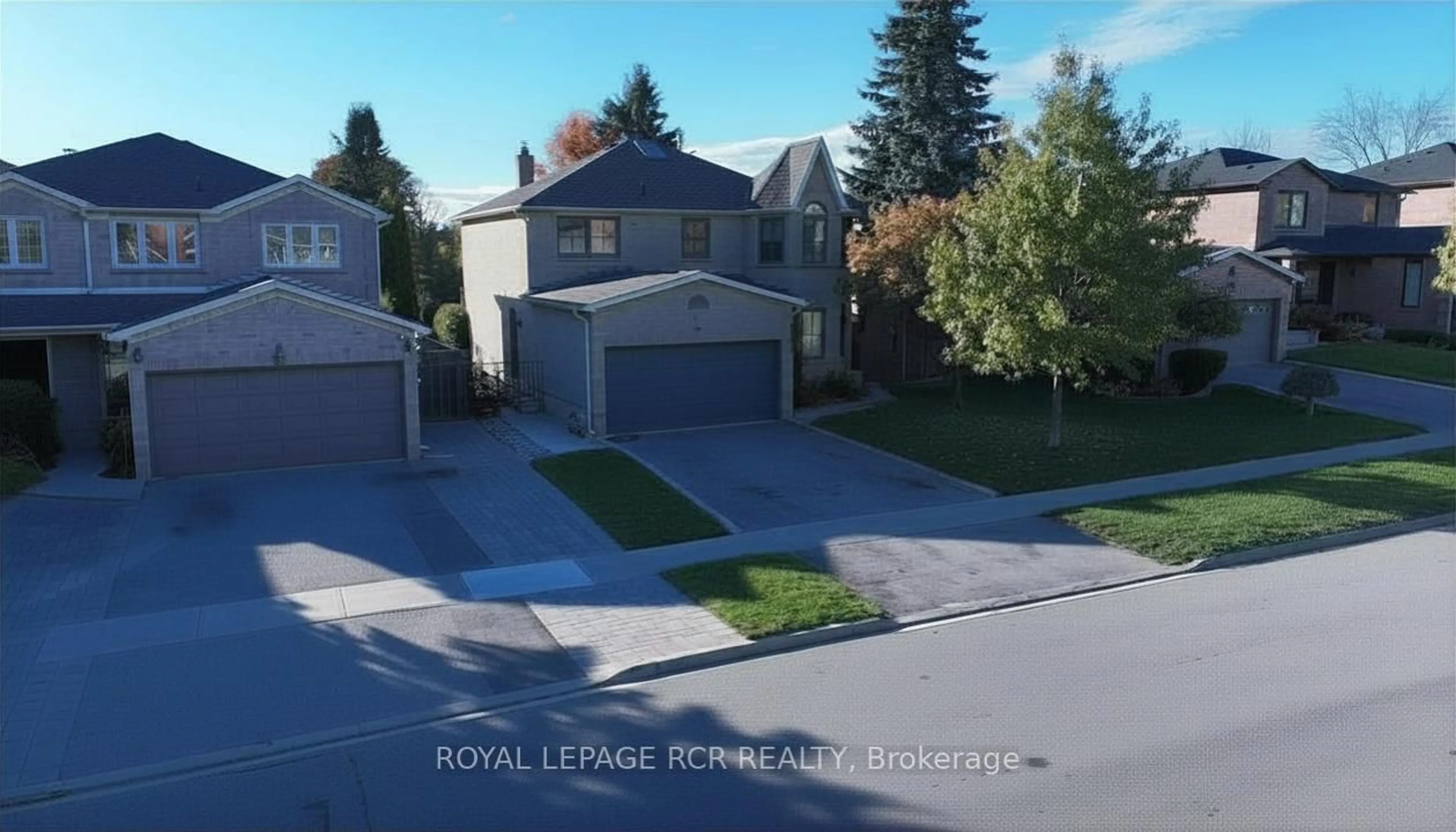 A pic from outside/outdoor area/front of a property/back of a property/a pic from drone, street for 69 St Michaels Cres, Caledon Ontario L7E 5Y9