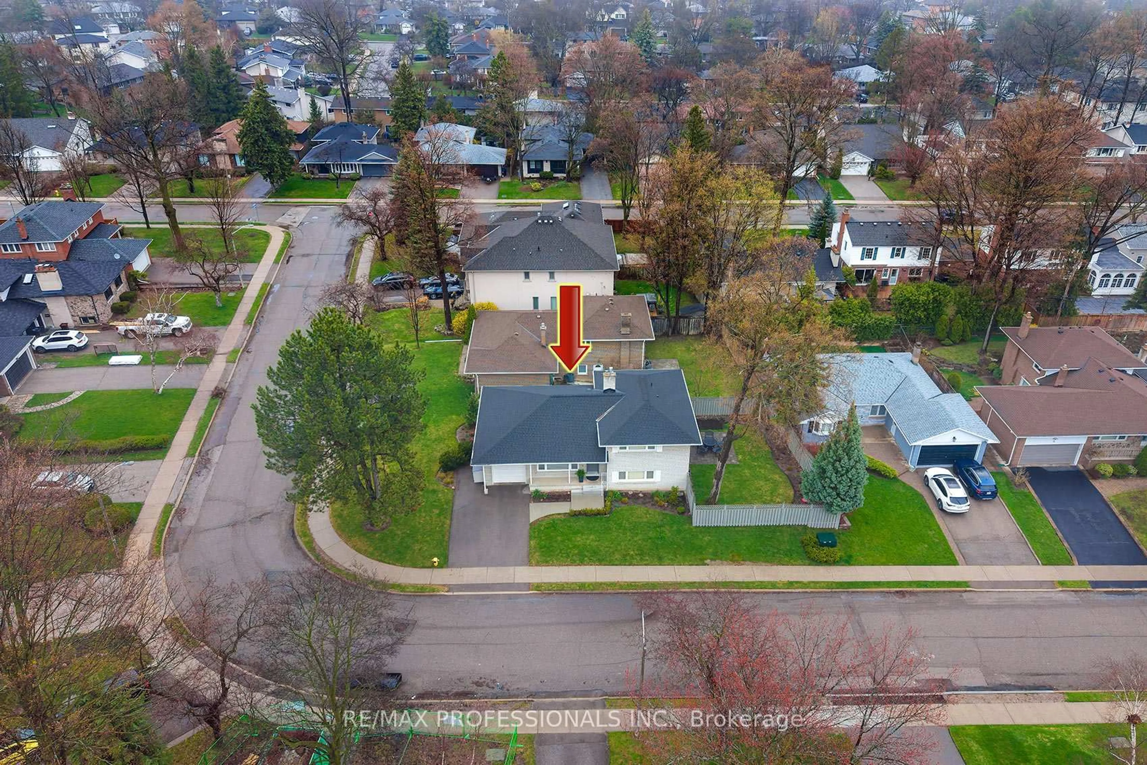 A pic from outside/outdoor area/front of a property/back of a property/a pic from drone, street for 19 Boxwood Rd, Toronto Ontario M9C 2W6