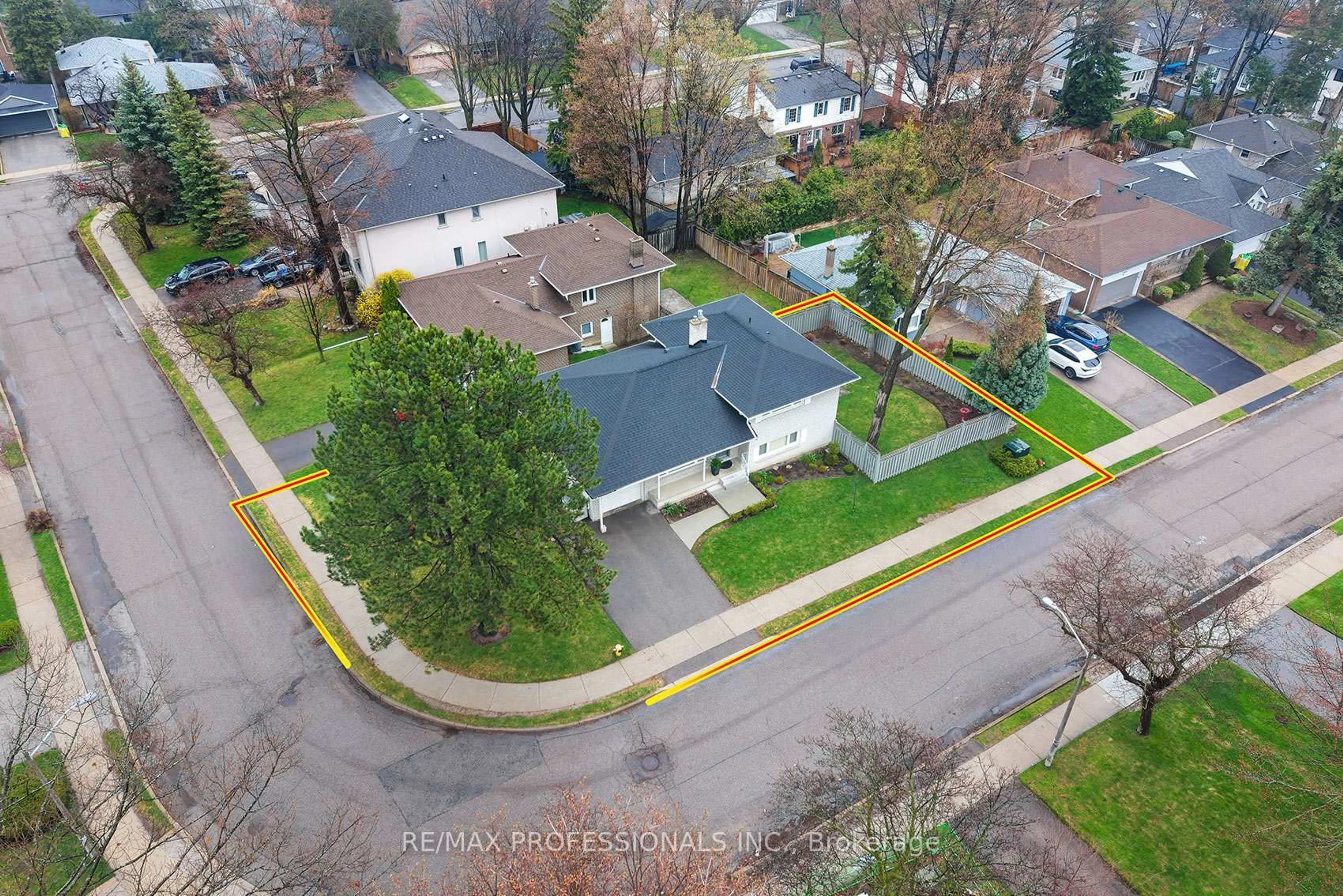 A pic from outside/outdoor area/front of a property/back of a property/a pic from drone, street for 19 Boxwood Rd, Toronto Ontario M9C 2W6