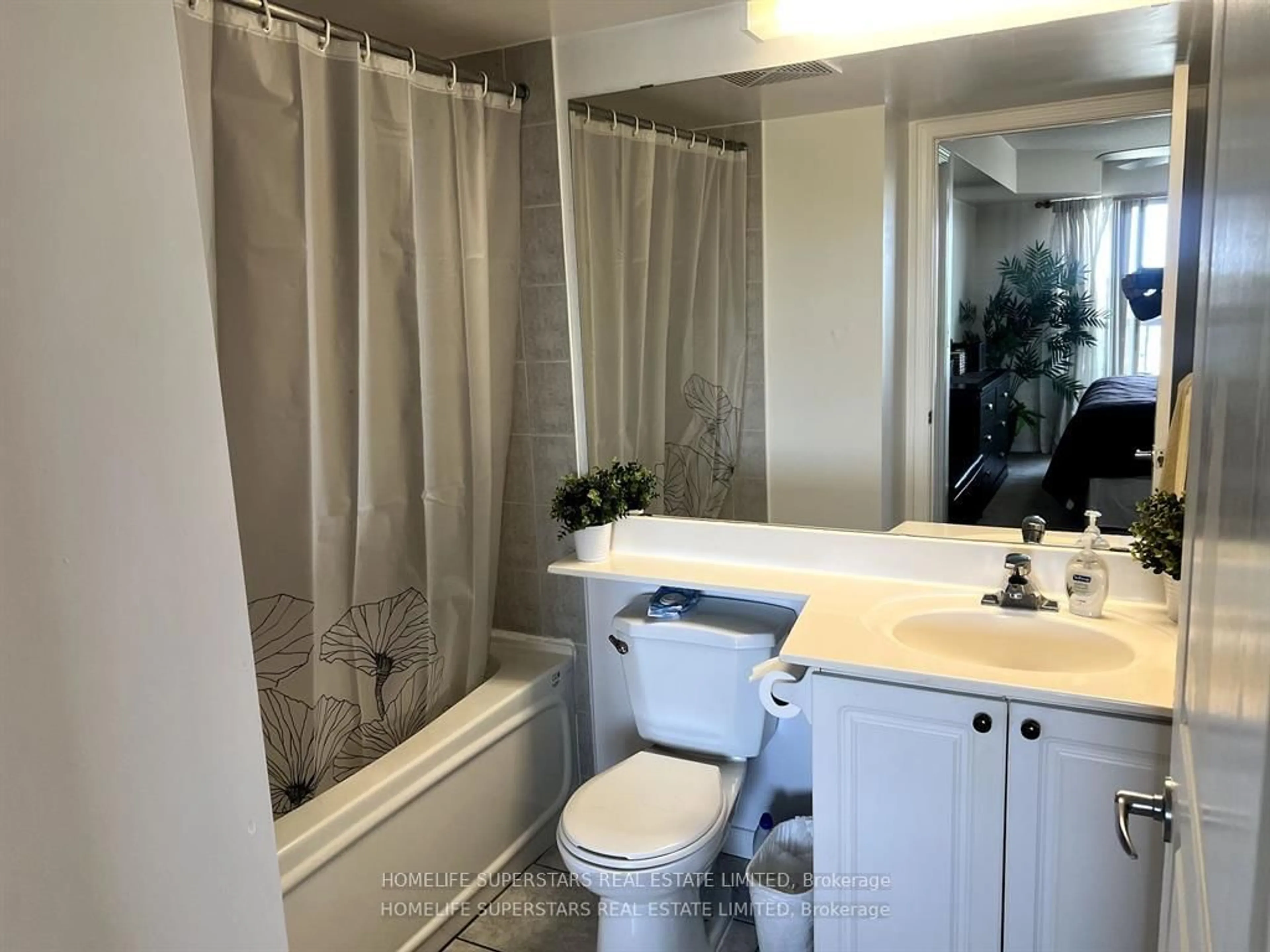 Standard bathroom, unknown for 300 Ray Lawson Blvd #416, Brampton Ontario L6Y 5H5