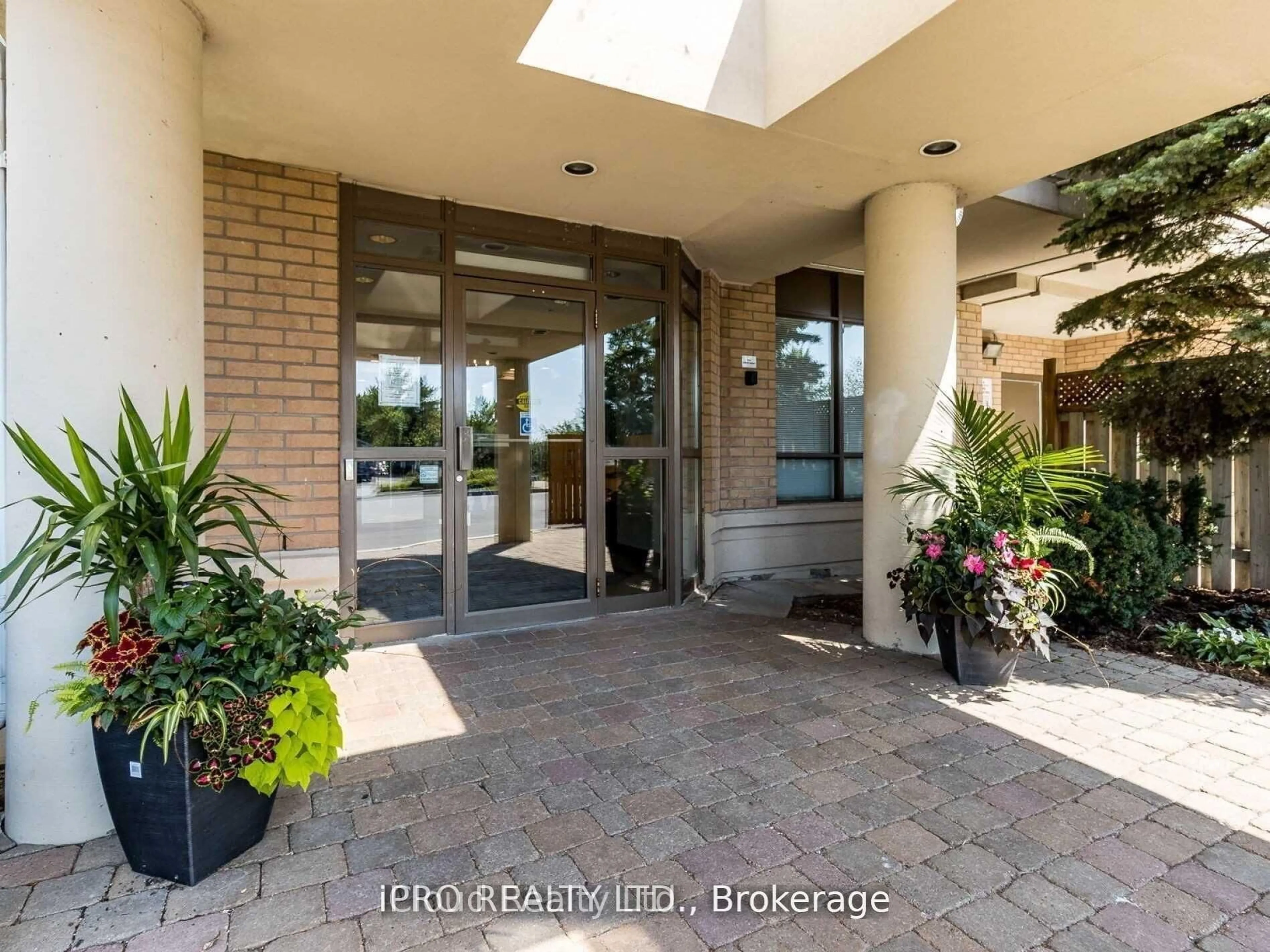 Indoor foyer for 300 Ray Lawson Blvd #207, Brampton Ontario L6Y 5H5