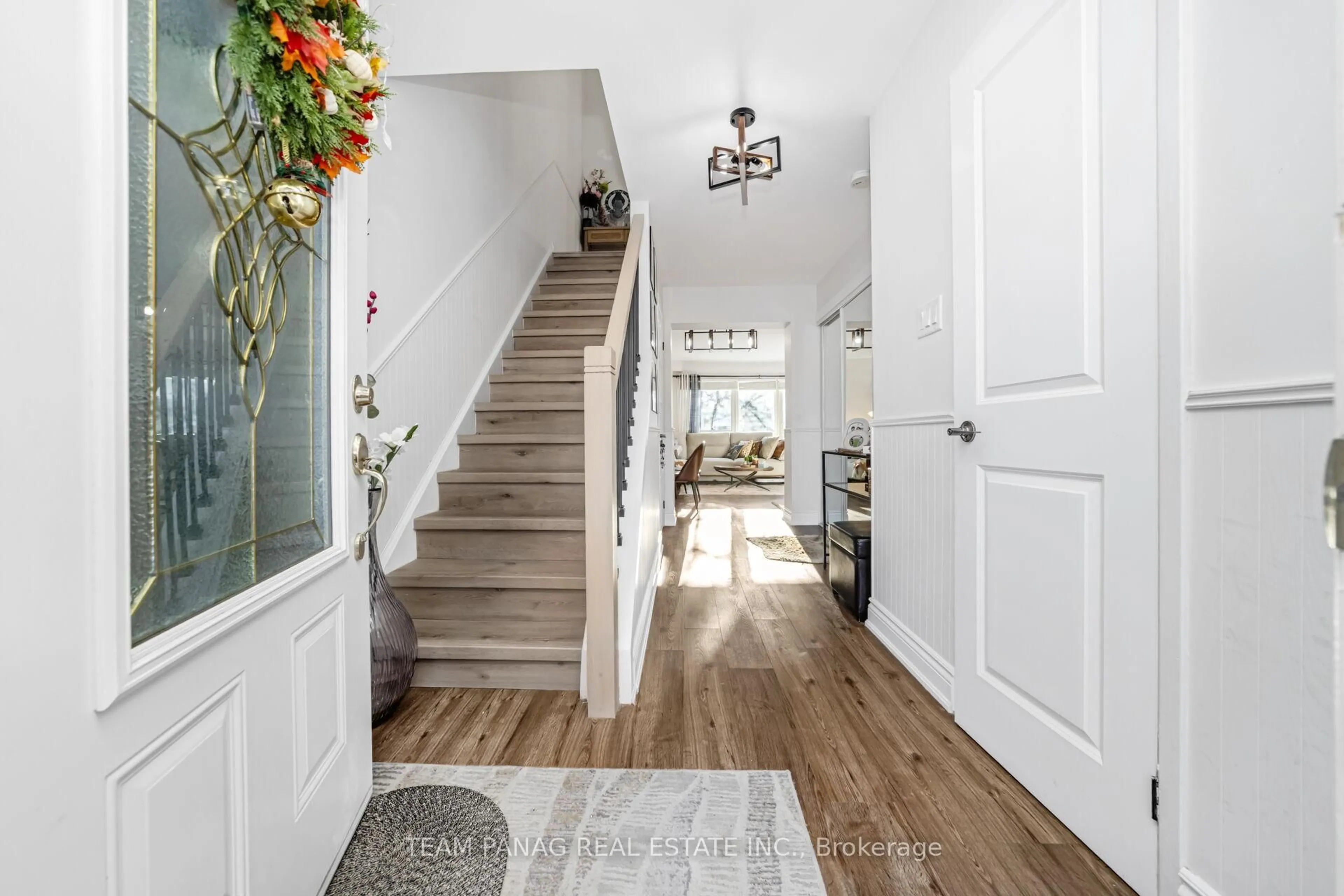 Indoor entryway for 273 Hansen Rd, Brampton Ontario L6V 2T5