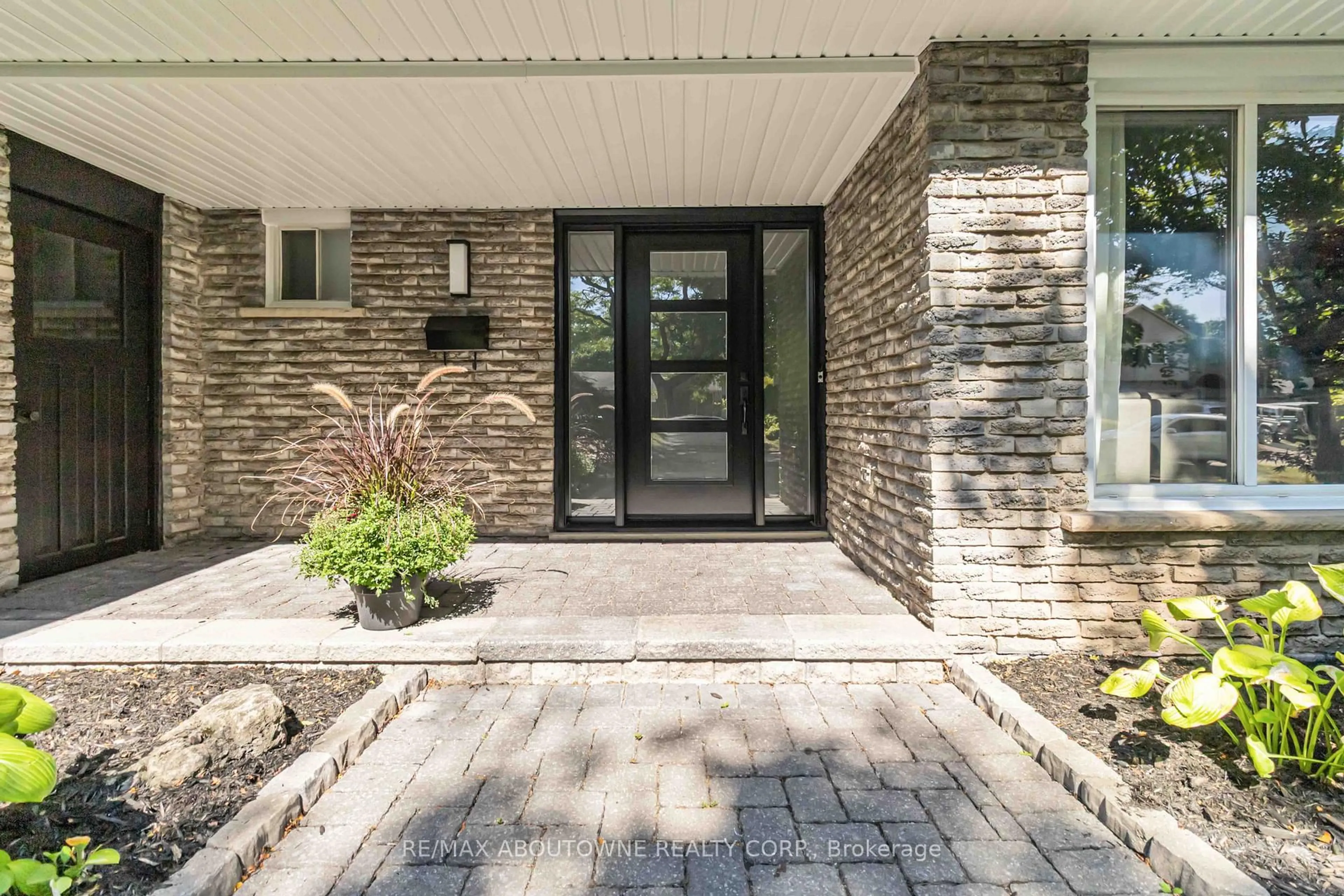 Unknown for 2485 Woburn Cres, Oakville Ontario L6L 5E8