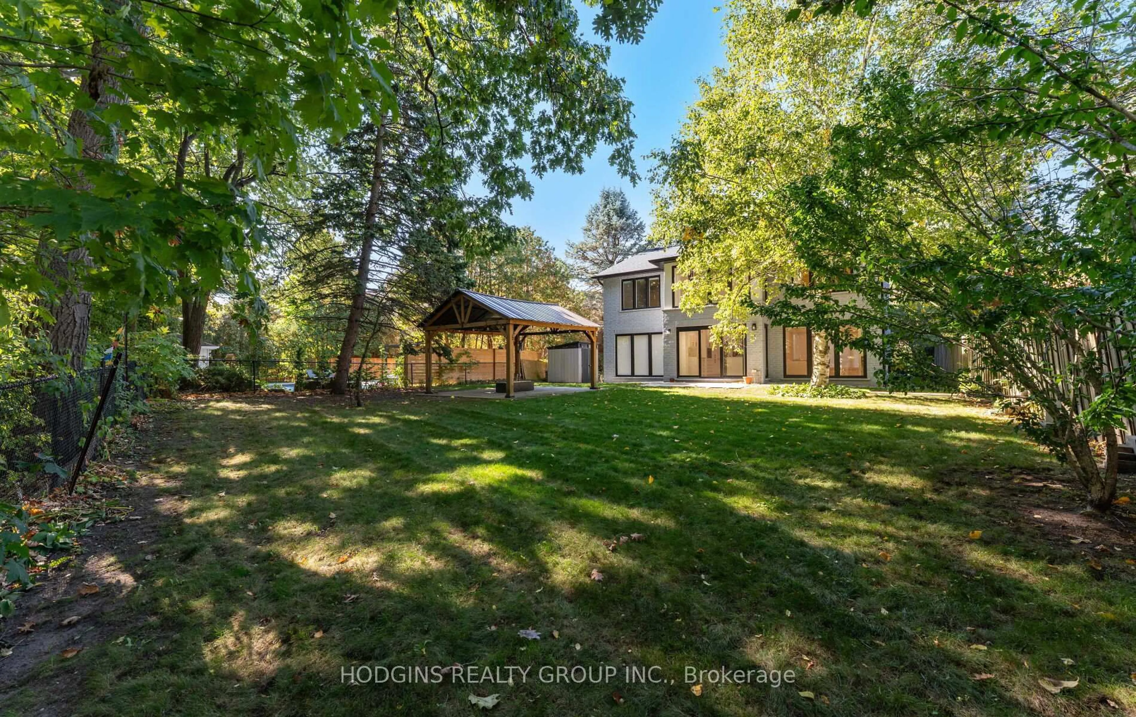 A pic from outside/outdoor area/front of a property/back of a property/a pic from drone, unknown for 1670 Caverly Crt, Mississauga Ontario L5L 3L7