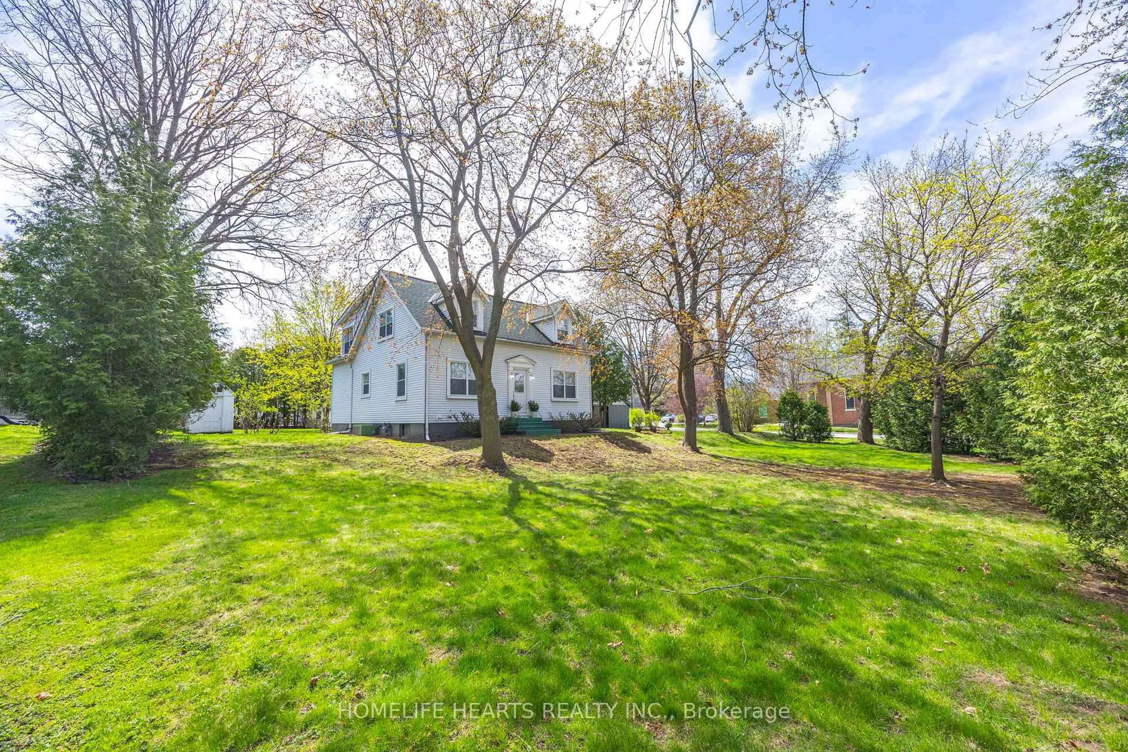 A pic from outside/outdoor area/front of a property/back of a property/a pic from drone, unknown for 6995 Second Line, Mississauga Ontario L5W 1A1