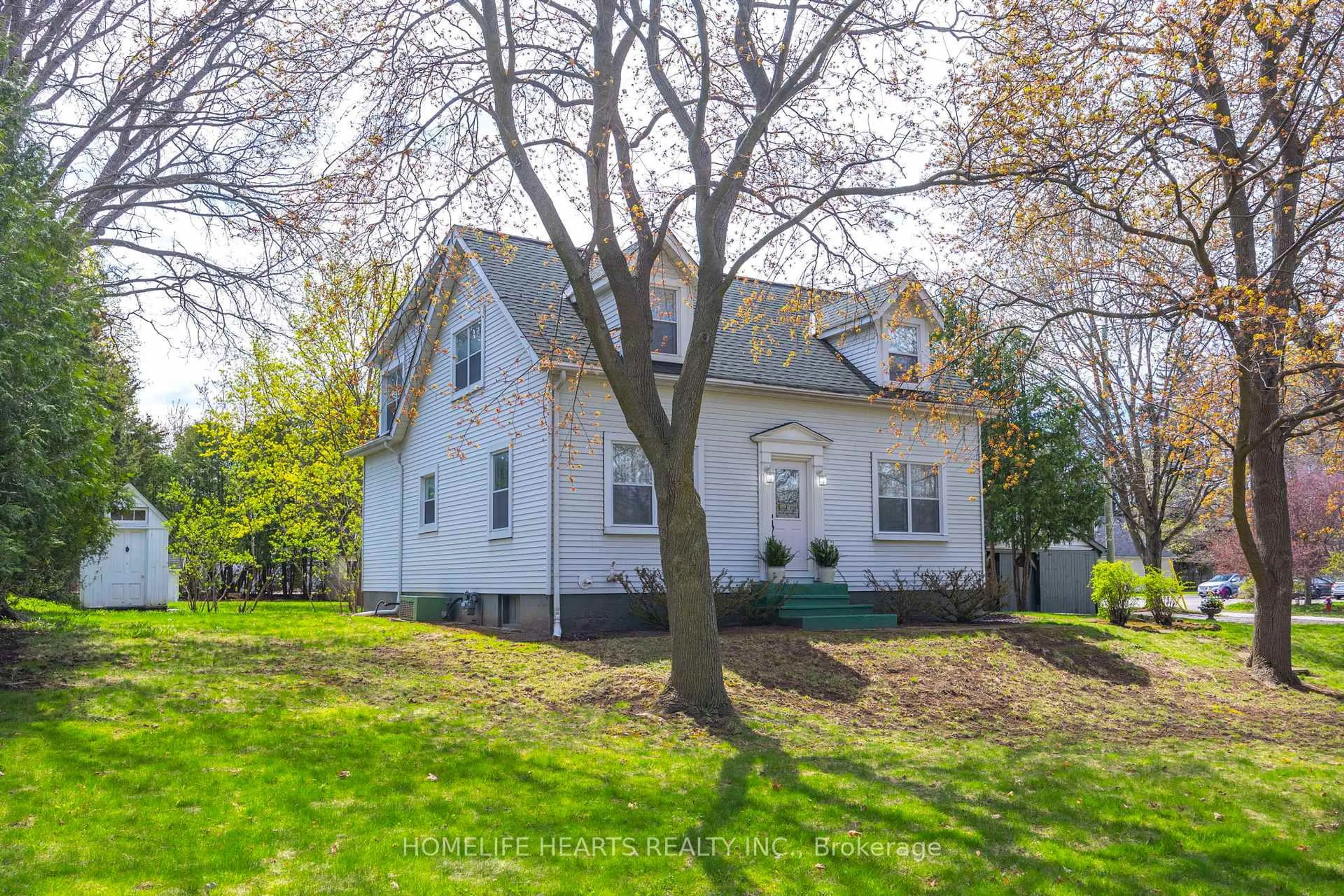 Home with vinyl exterior material, street for 6995 Second Line, Mississauga Ontario L5W 1A1