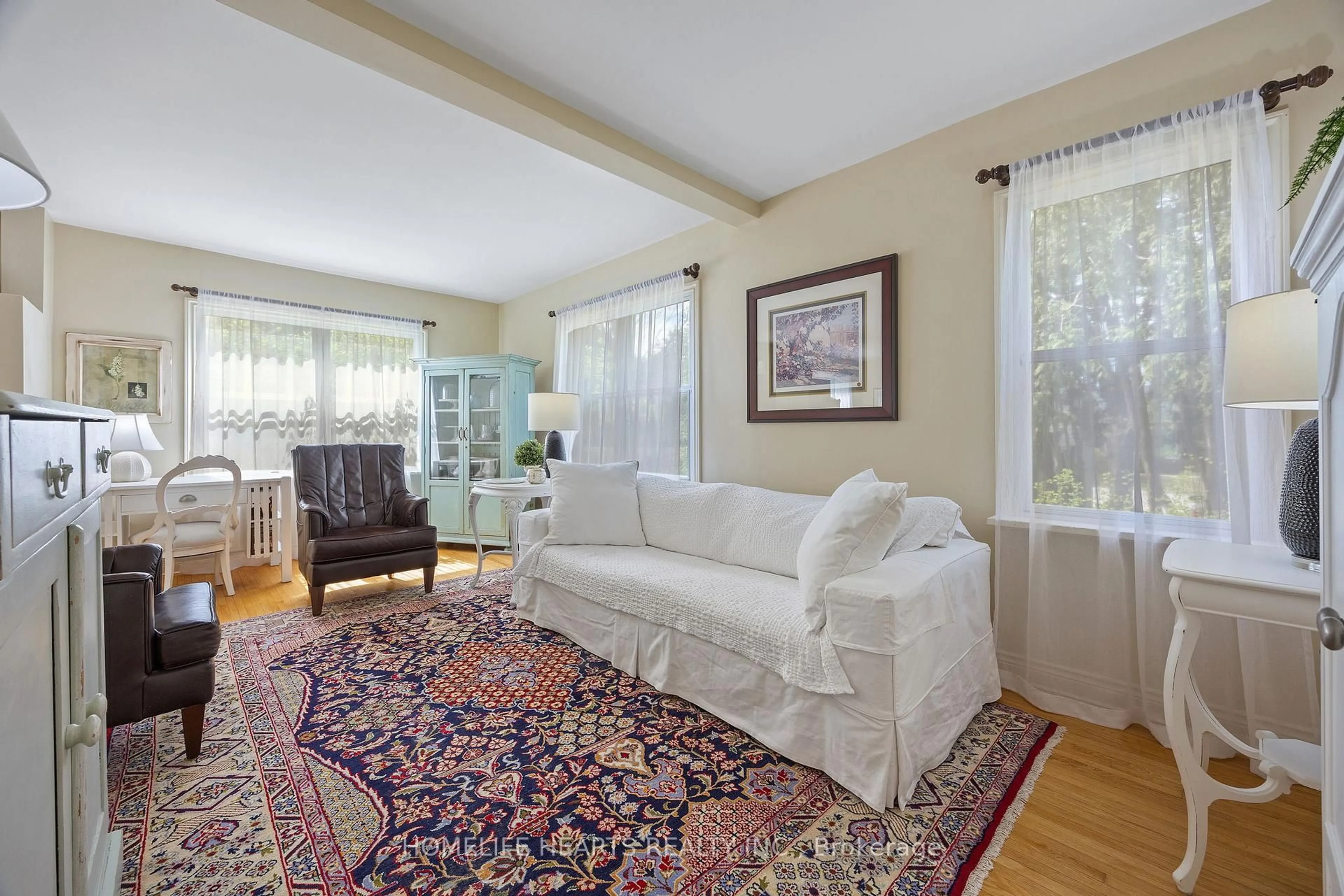 Living room with furniture, unknown for 6995 Second Line, Mississauga Ontario L5W 1A1