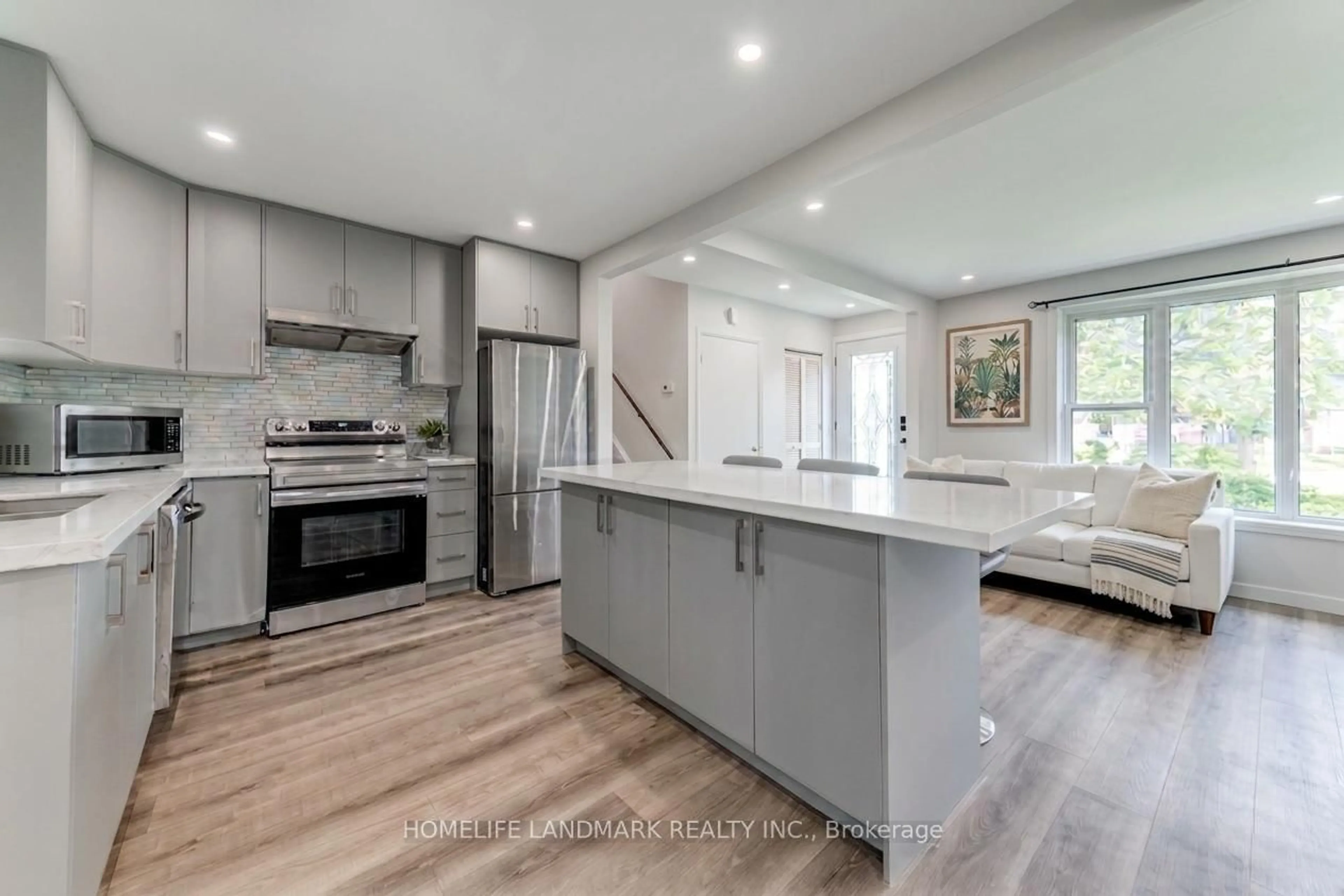 Open concept kitchen, unknown for 25 Secroft Cres, Toronto Ontario M3N 1R5