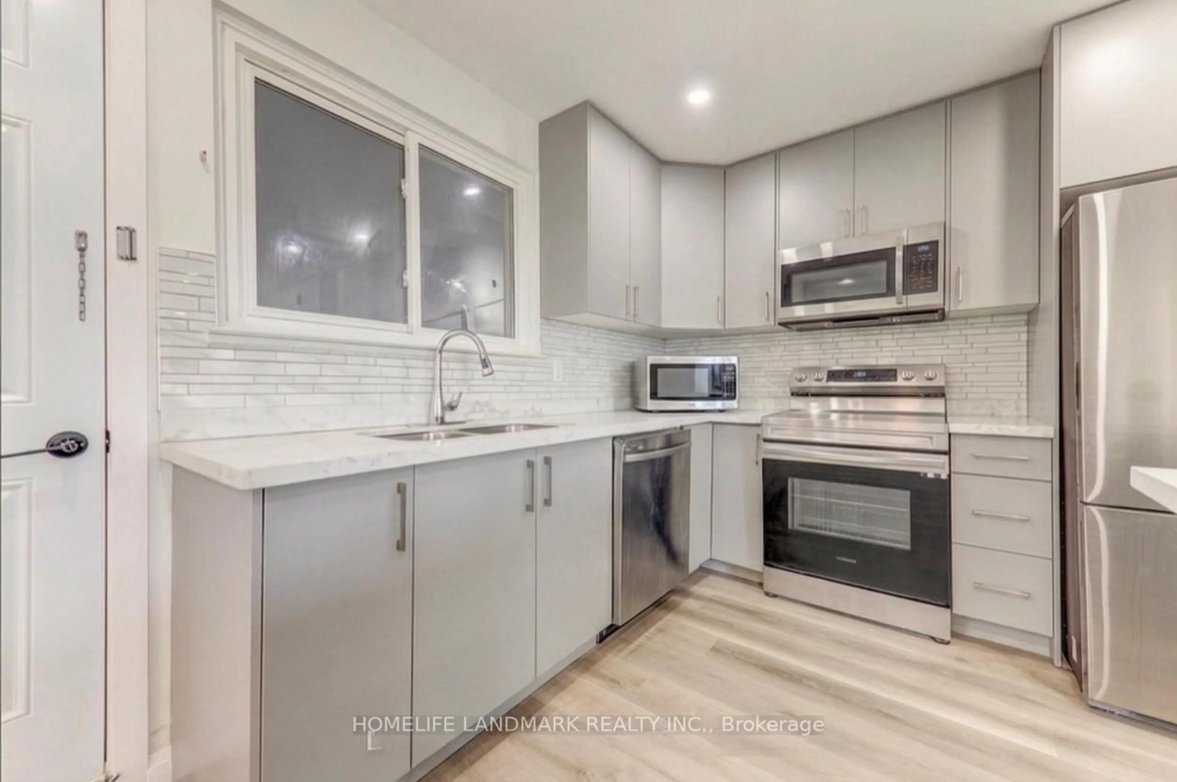 Open concept kitchen, unknown for 25 Secroft Cres, Toronto Ontario M3N 1R5