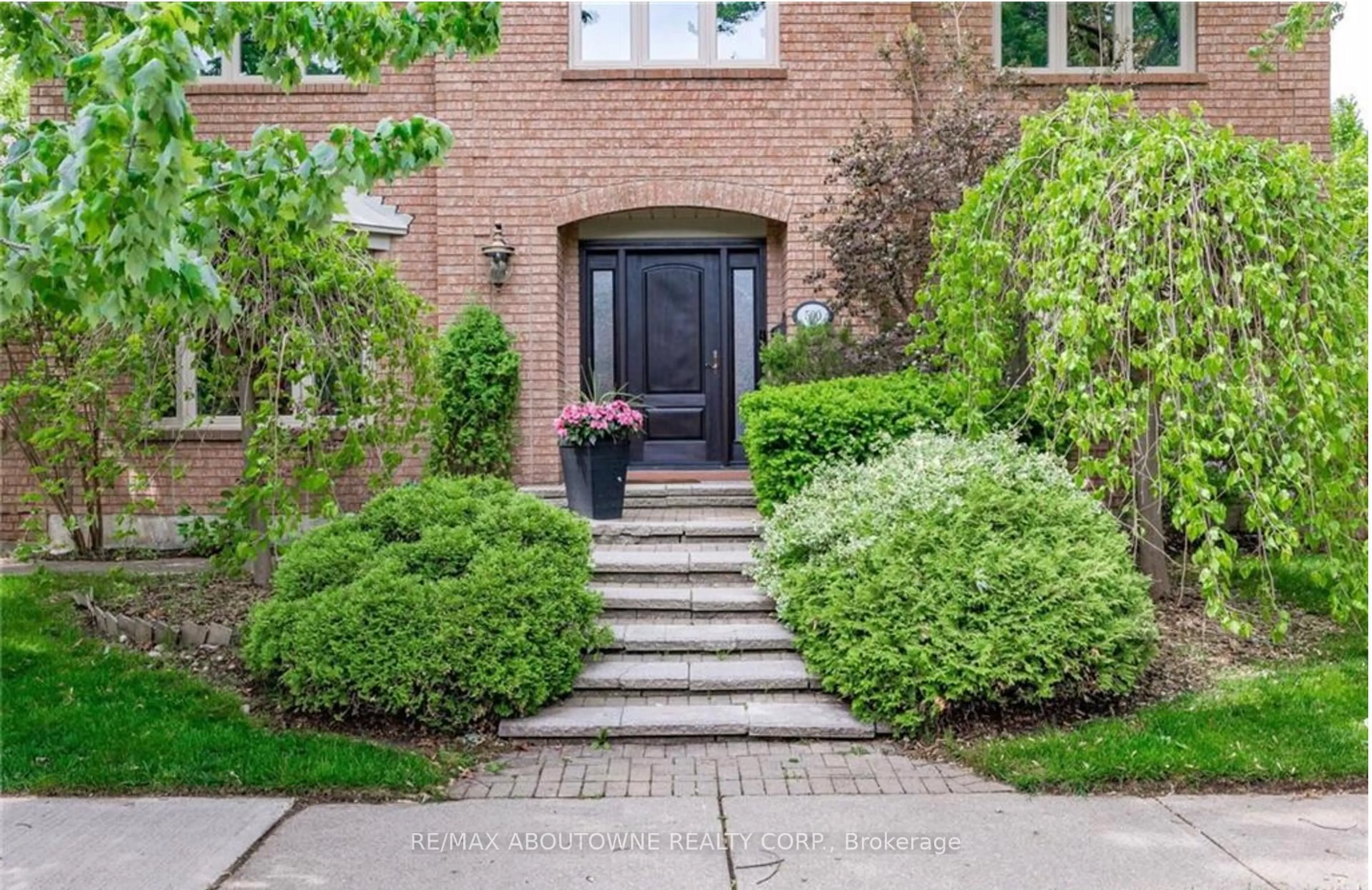 Home with brick exterior material, street for 500 BLENHEIM Cres, Oakville Ontario L6J 6P7