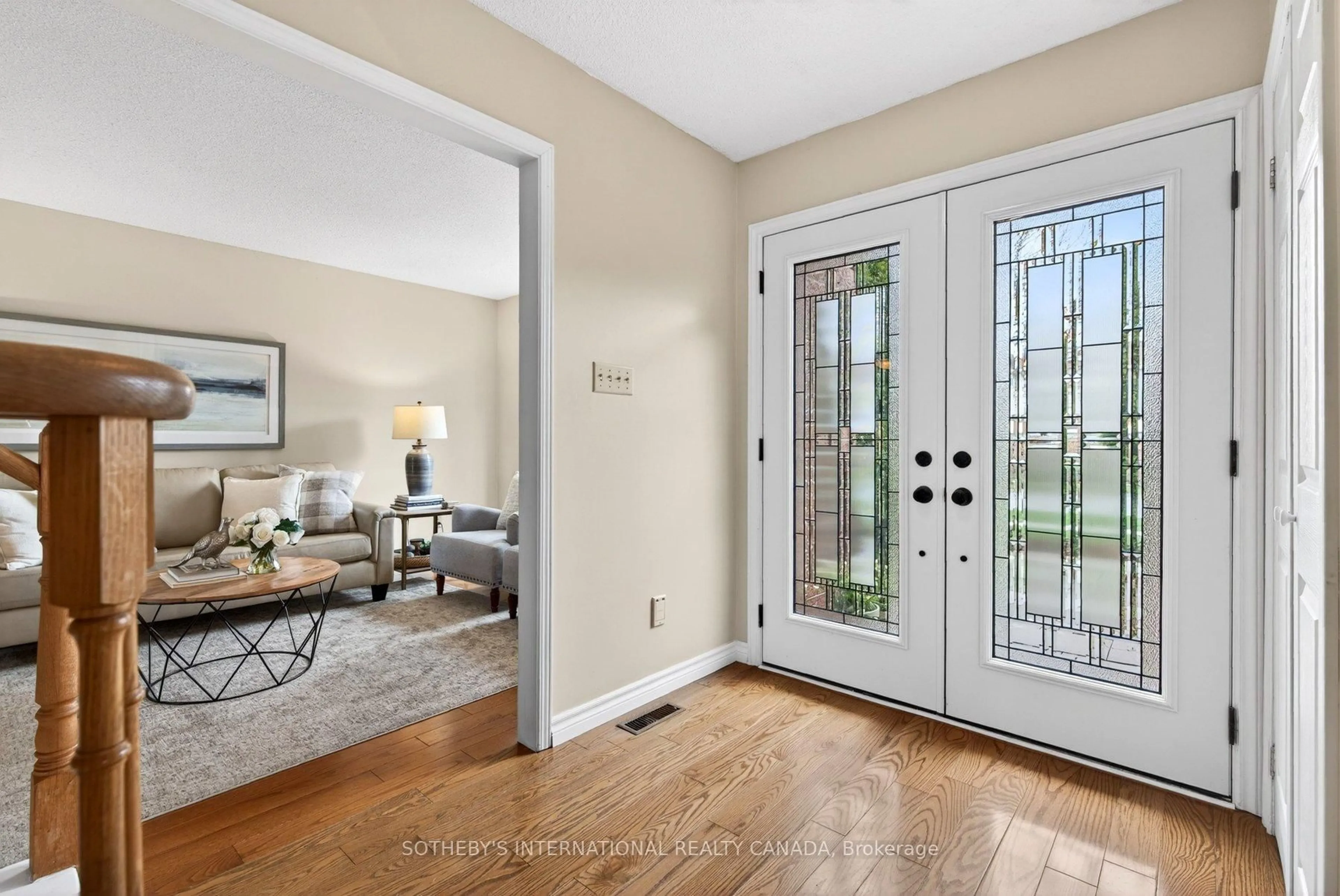 Indoor entryway for 2163 Winding Way, Burlington Ontario L7M 2X2