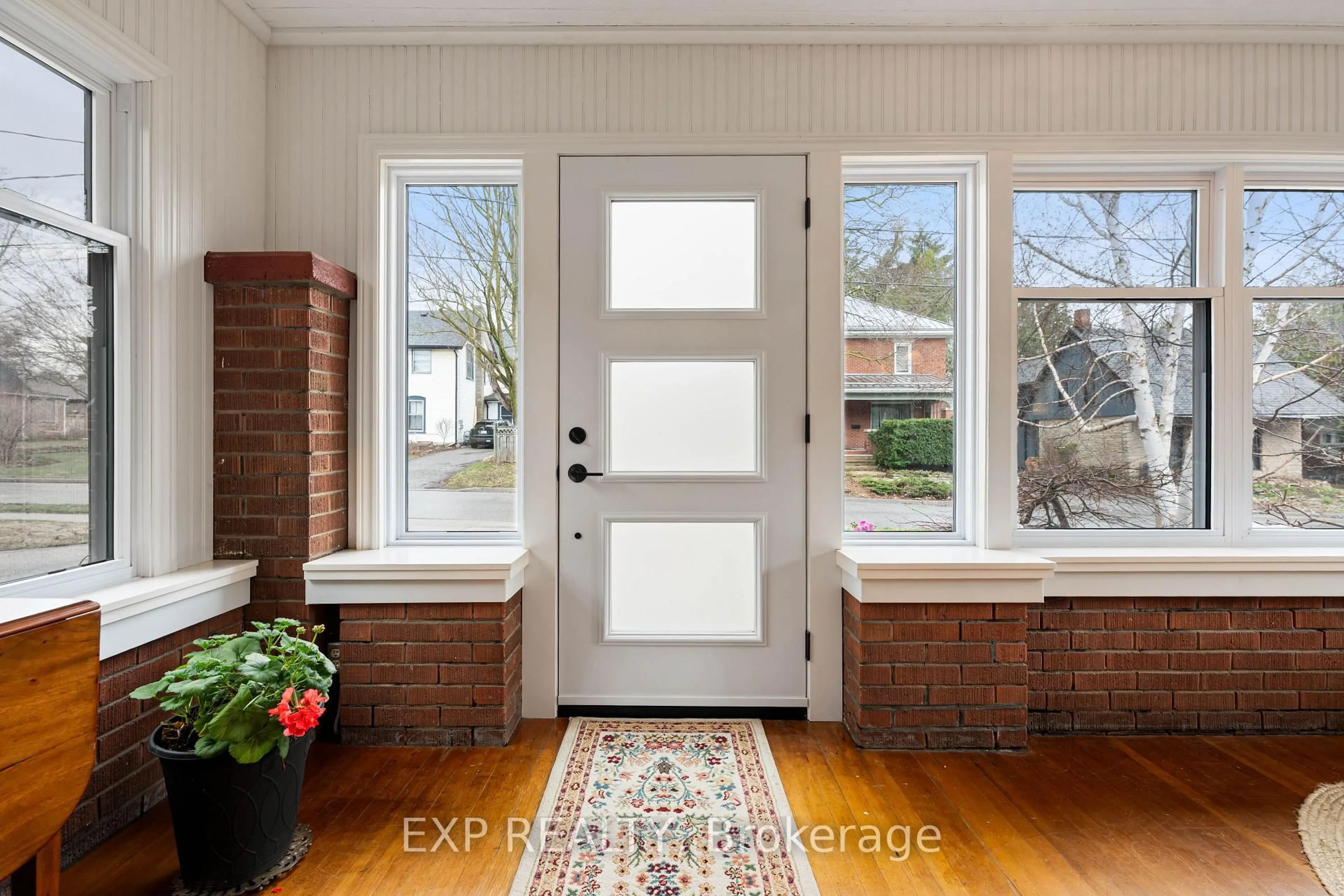Indoor entryway for 9 Wellington St, Orangeville Ontario L9W 2L2