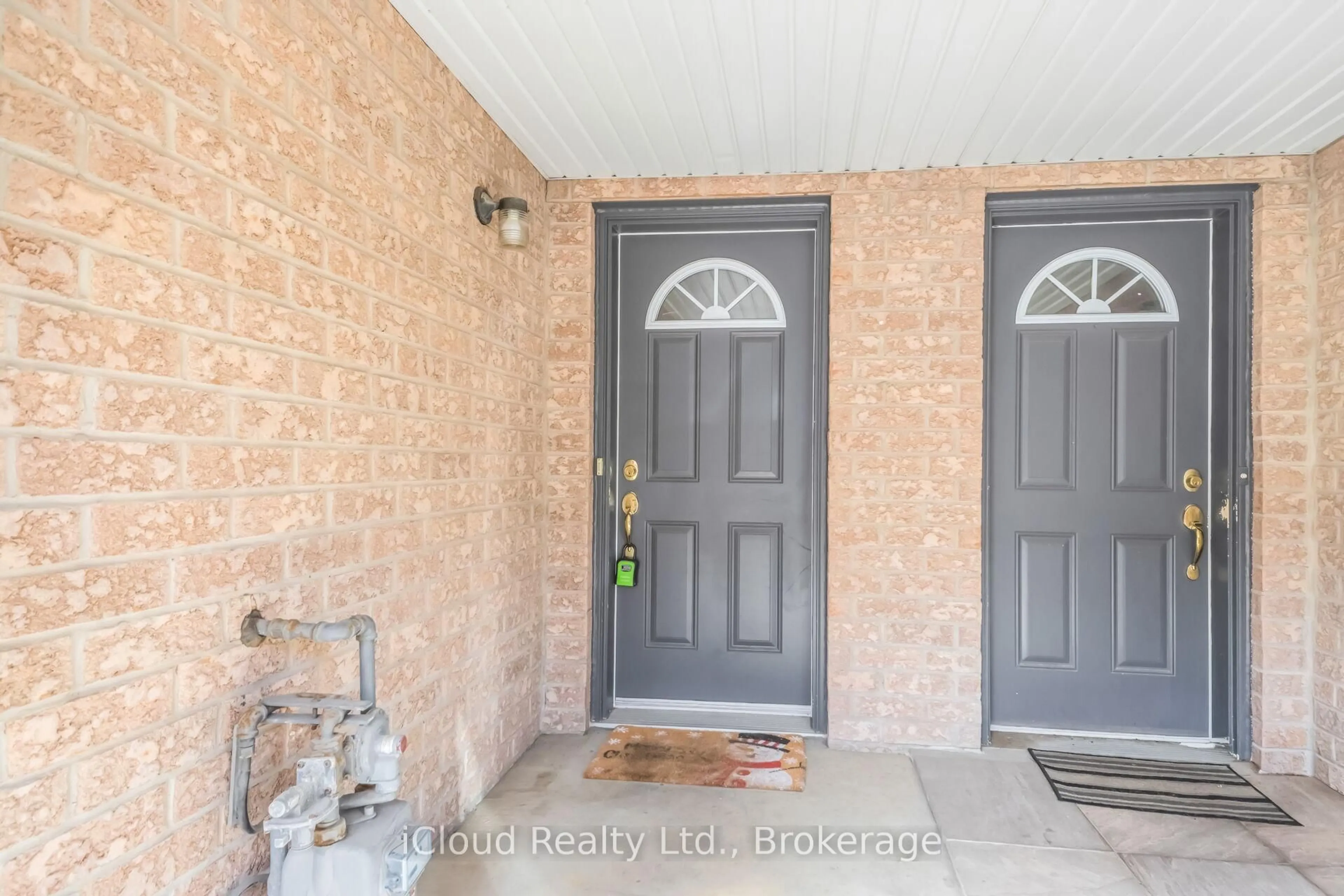 Indoor entryway for 63 Spadina Rd, Brampton Ontario L6X 4X6