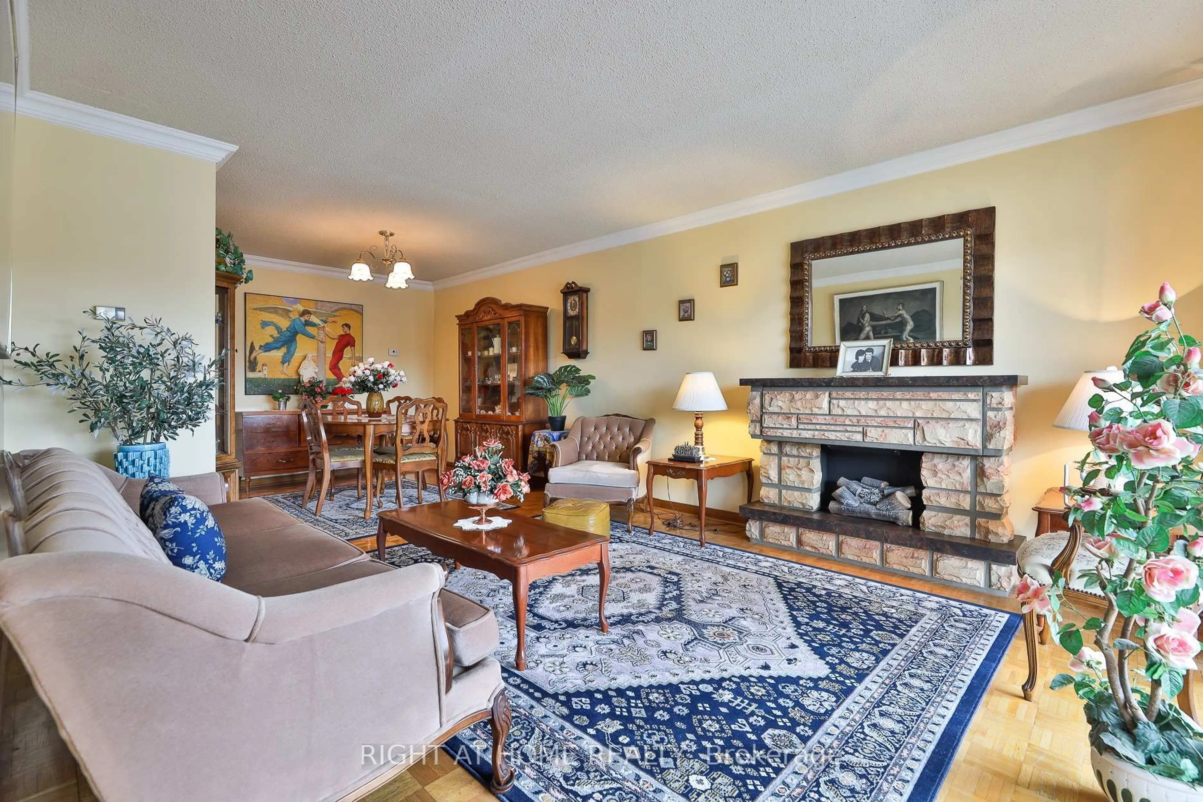 Living room with furniture, unknown for 101 Benjamin Boake Tr, Toronto Ontario M3J 3C8