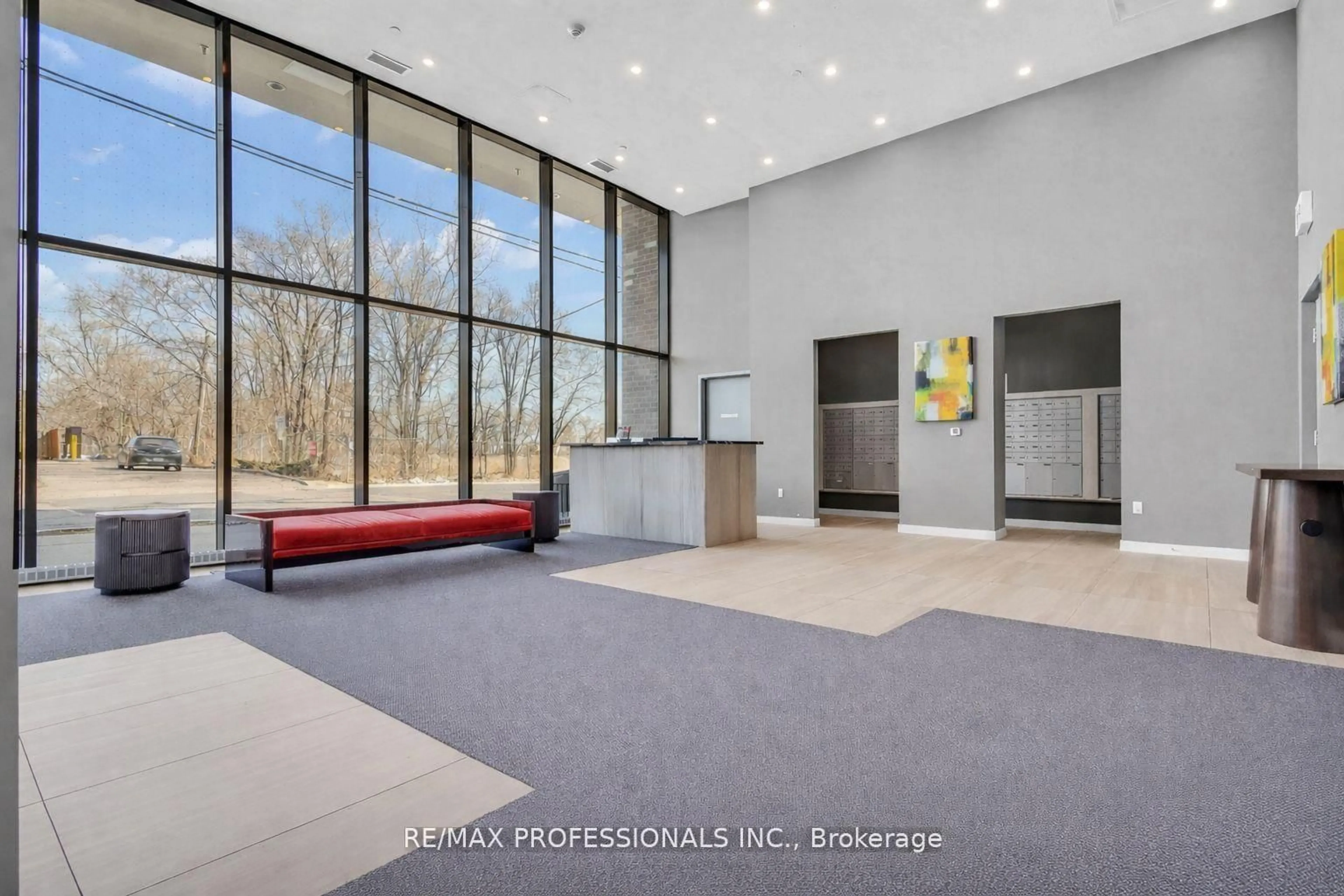 Indoor foyer for 859 The Queensway #313, Toronto Ontario M8Z 1N8