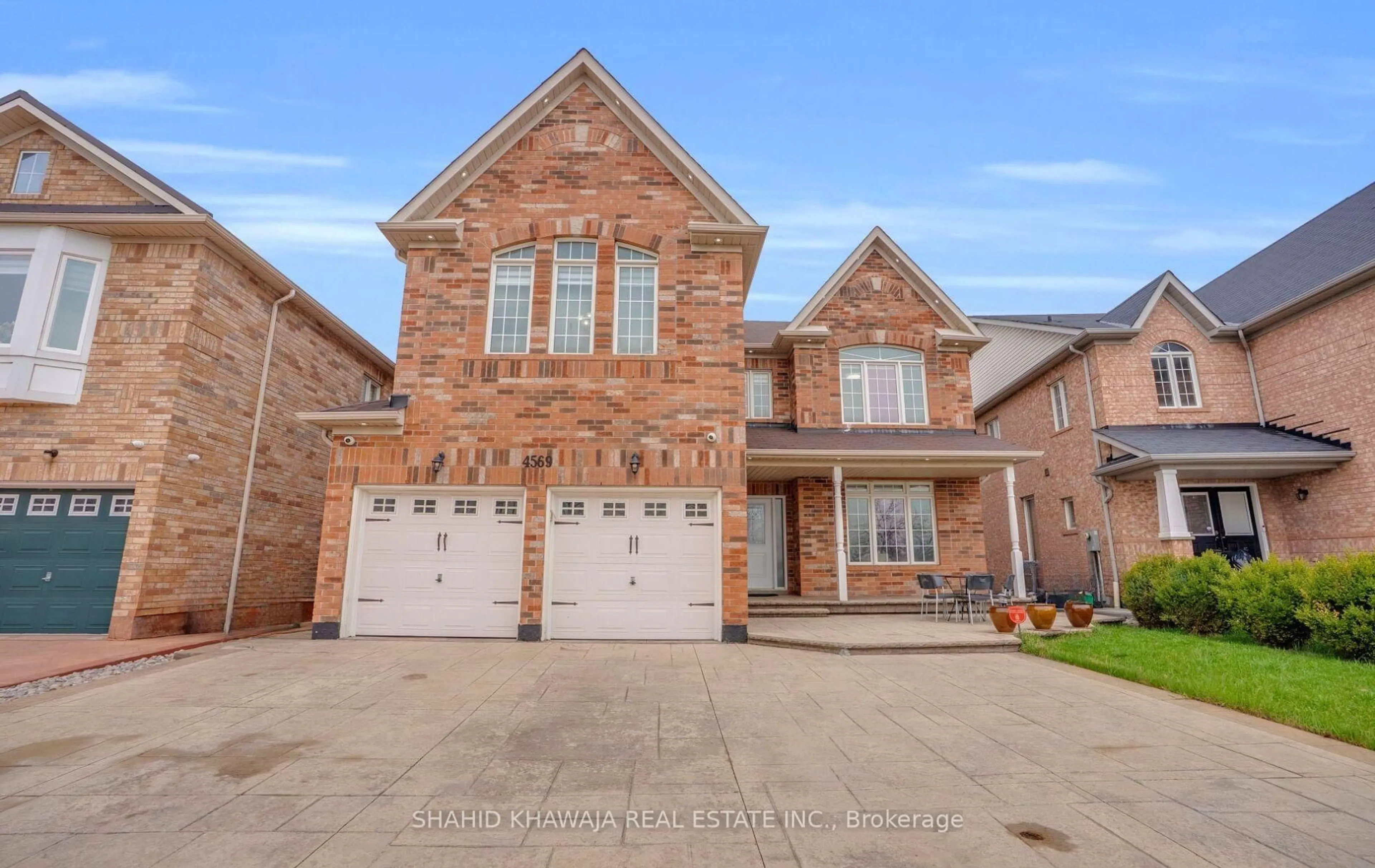 Home with brick exterior material, street for 4569 Sandford Farm Dr, Mississauga Ontario L5V 0C2