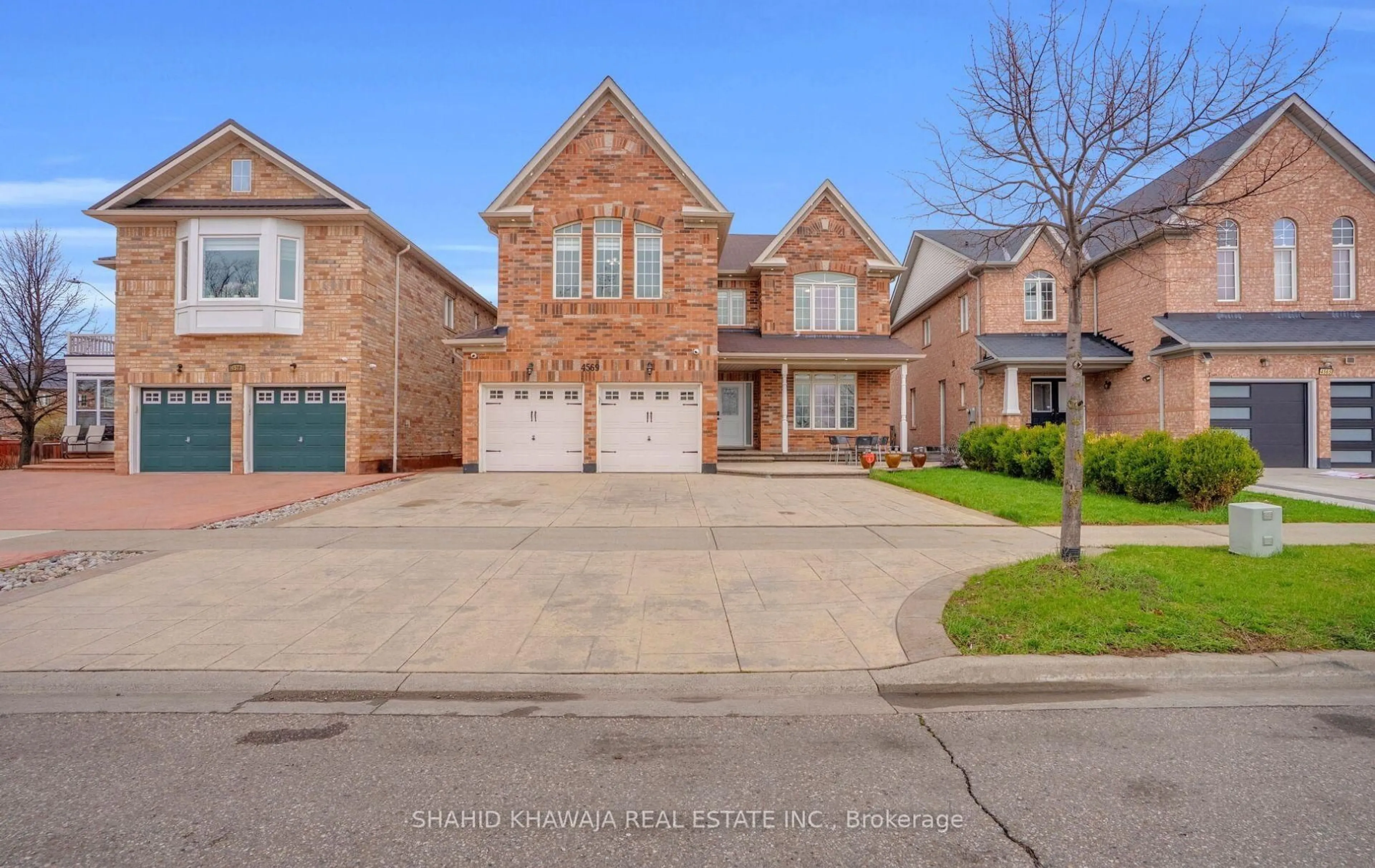 Home with brick exterior material, street for 4569 Sandford Farm Dr, Mississauga Ontario L5V 0C2