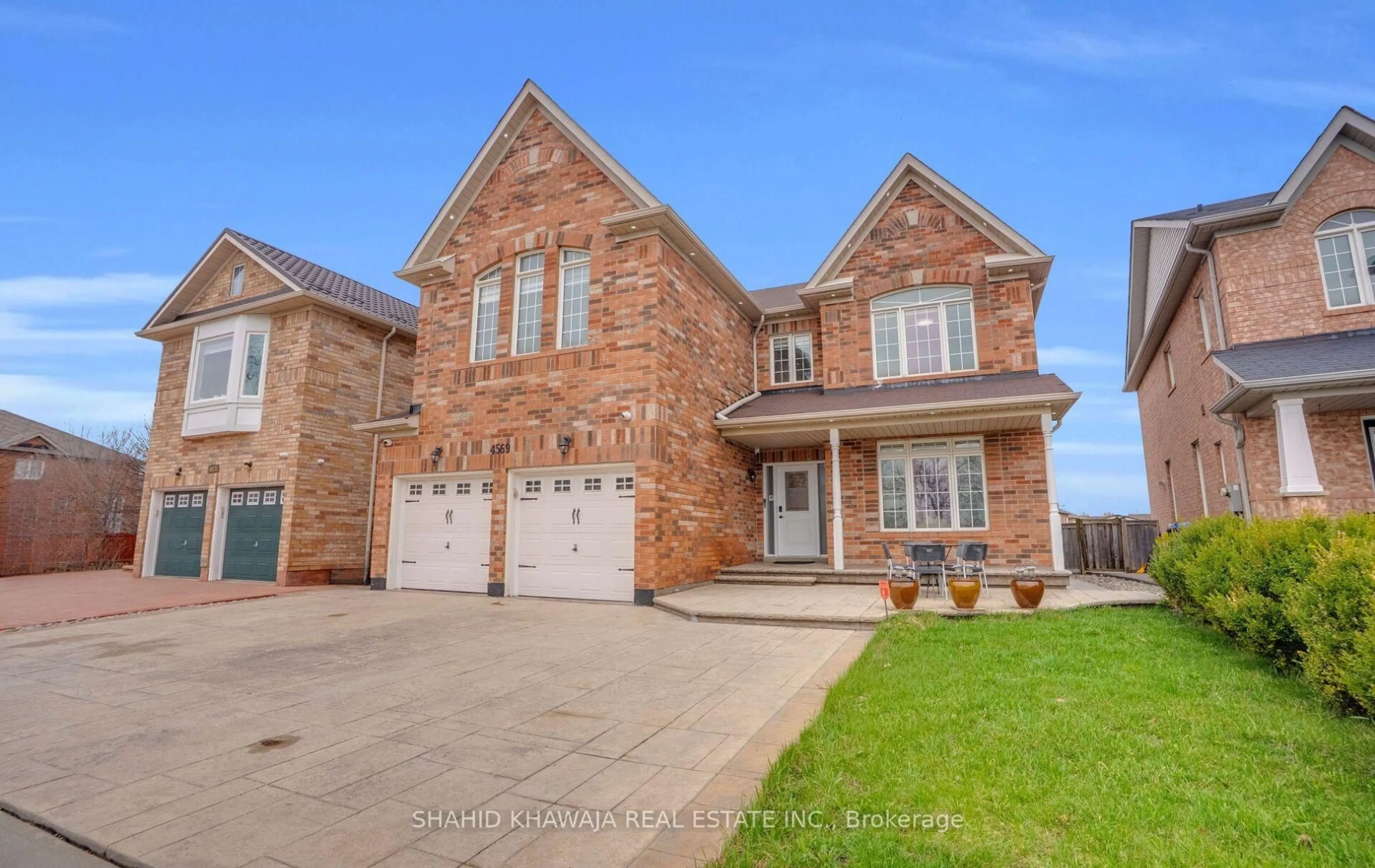 Home with brick exterior material, street for 4569 Sandford Farm Dr, Mississauga Ontario L5V 0C2