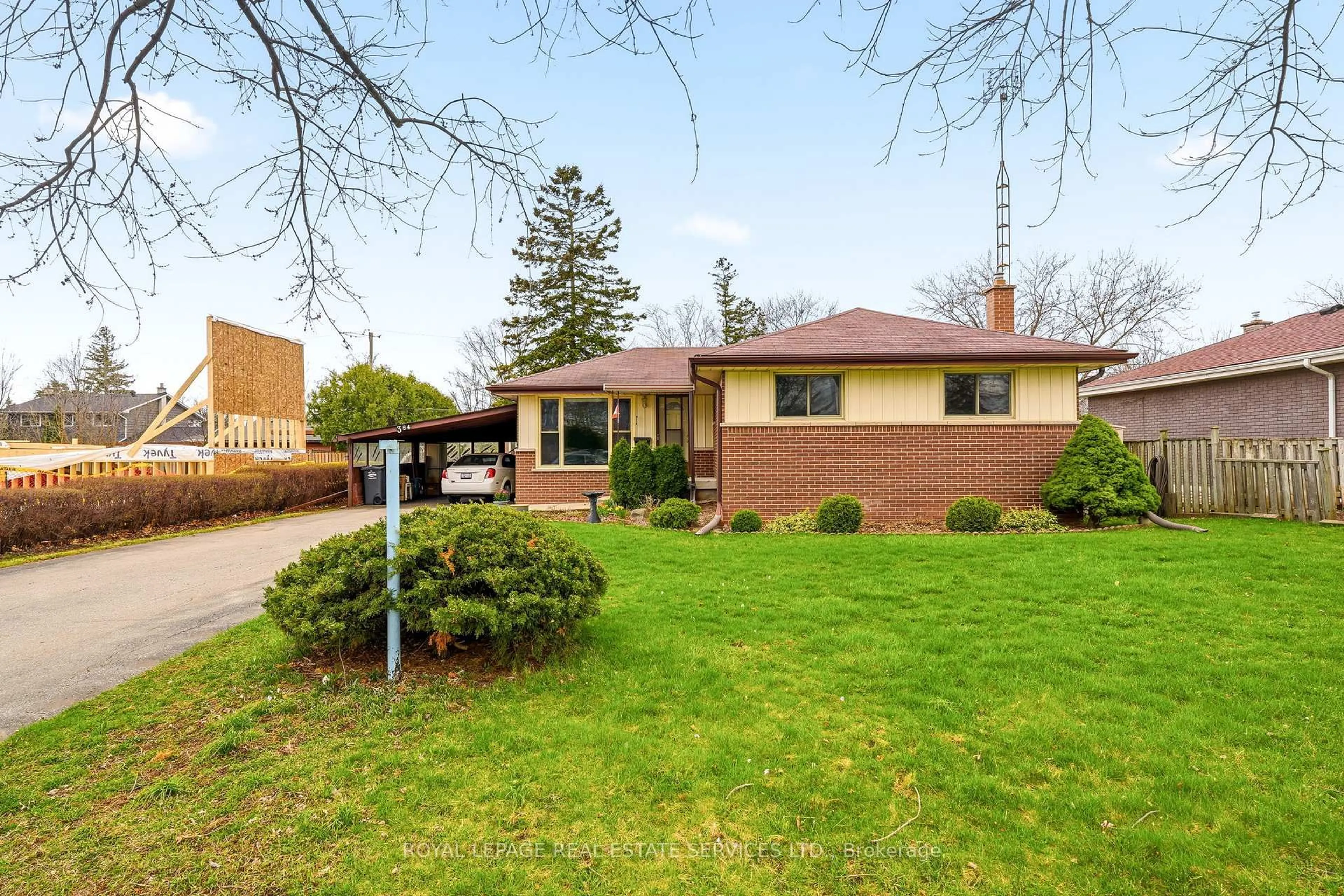 Home with brick exterior material, street for 384 Appleby Line, Burlington Ontario L7L 2X8