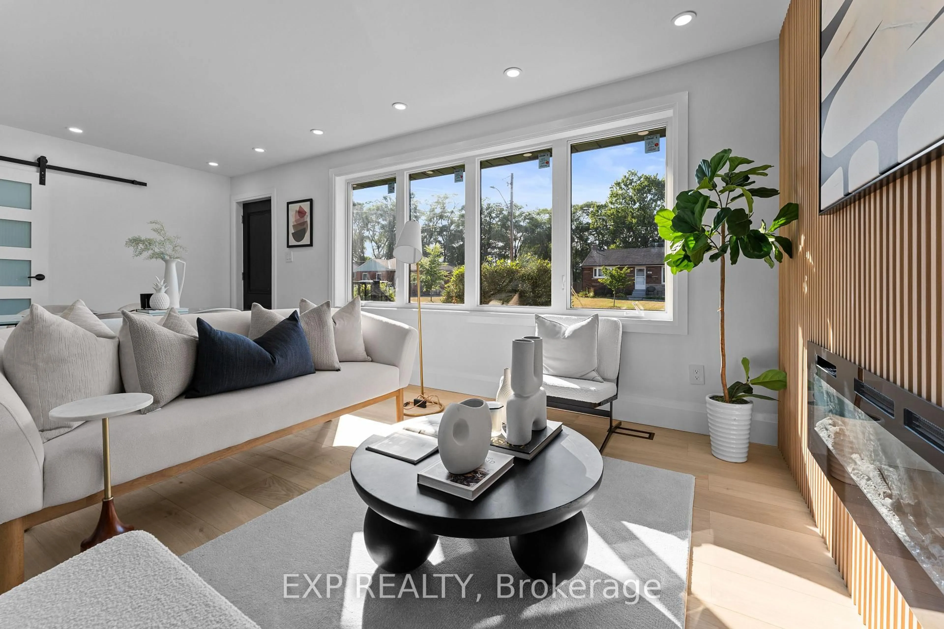 Living room with furniture, unknown for 686 Wickens Ave, Burlington Ontario L7T 3T2