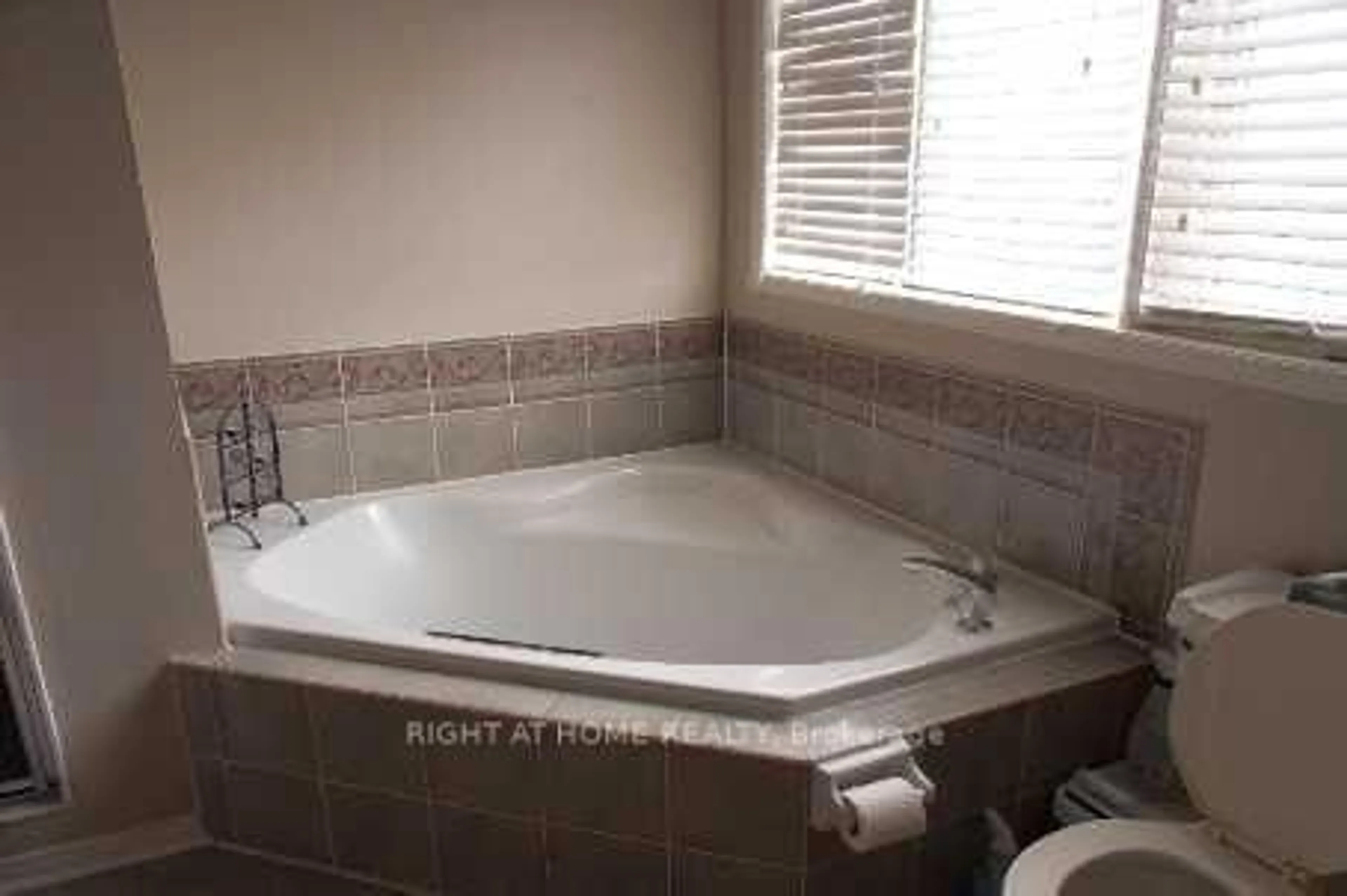 Unknown for 377 Turnberry Cres, Mississauga Ontario L4Z 3W3