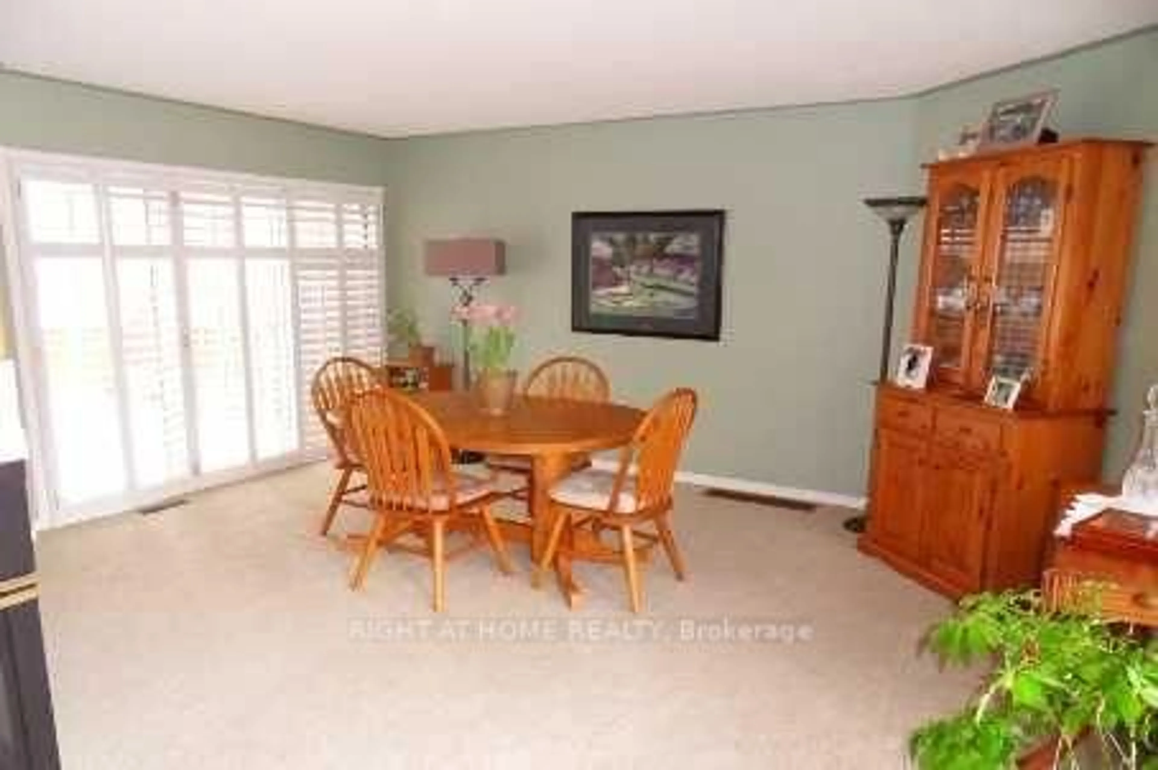 Dining room, unknown for 377 Turnberry Cres, Mississauga Ontario L4Z 3W3