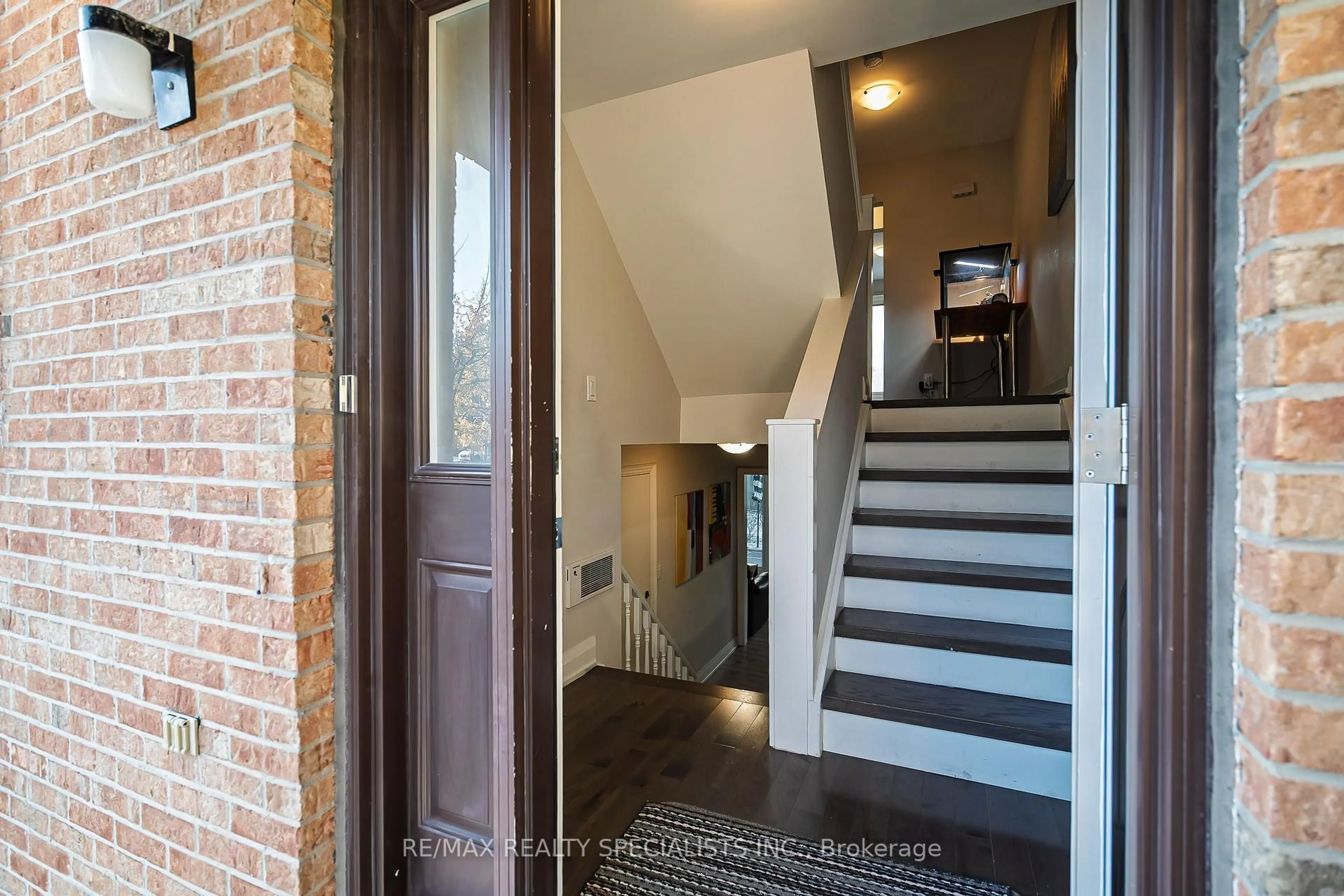 Indoor entryway for 6780 Formentera Ave #8, Mississauga Ontario L5N 2L1