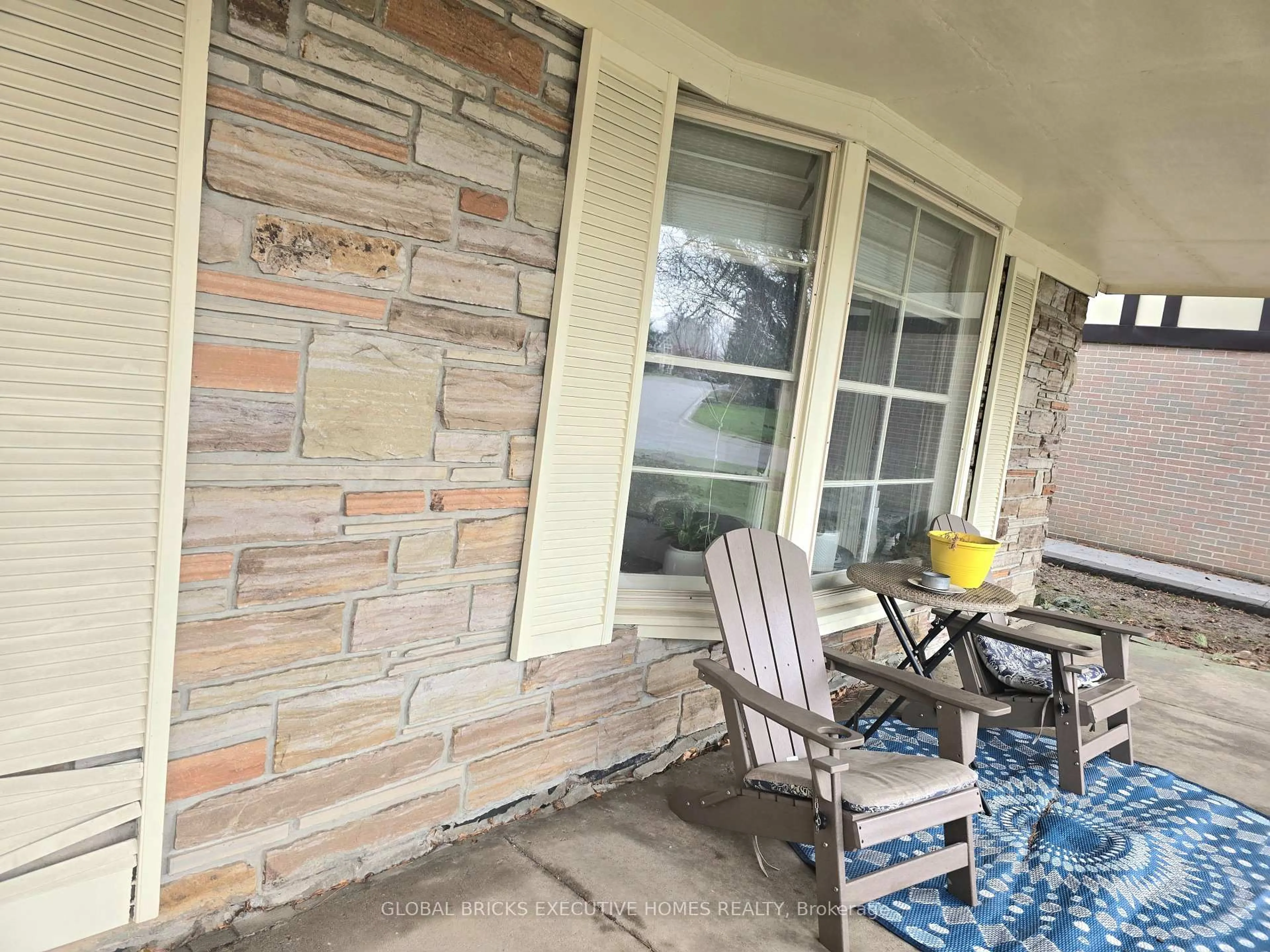 Patio, street for 47 Parkview Pl, Brampton Ontario L6W 2G2