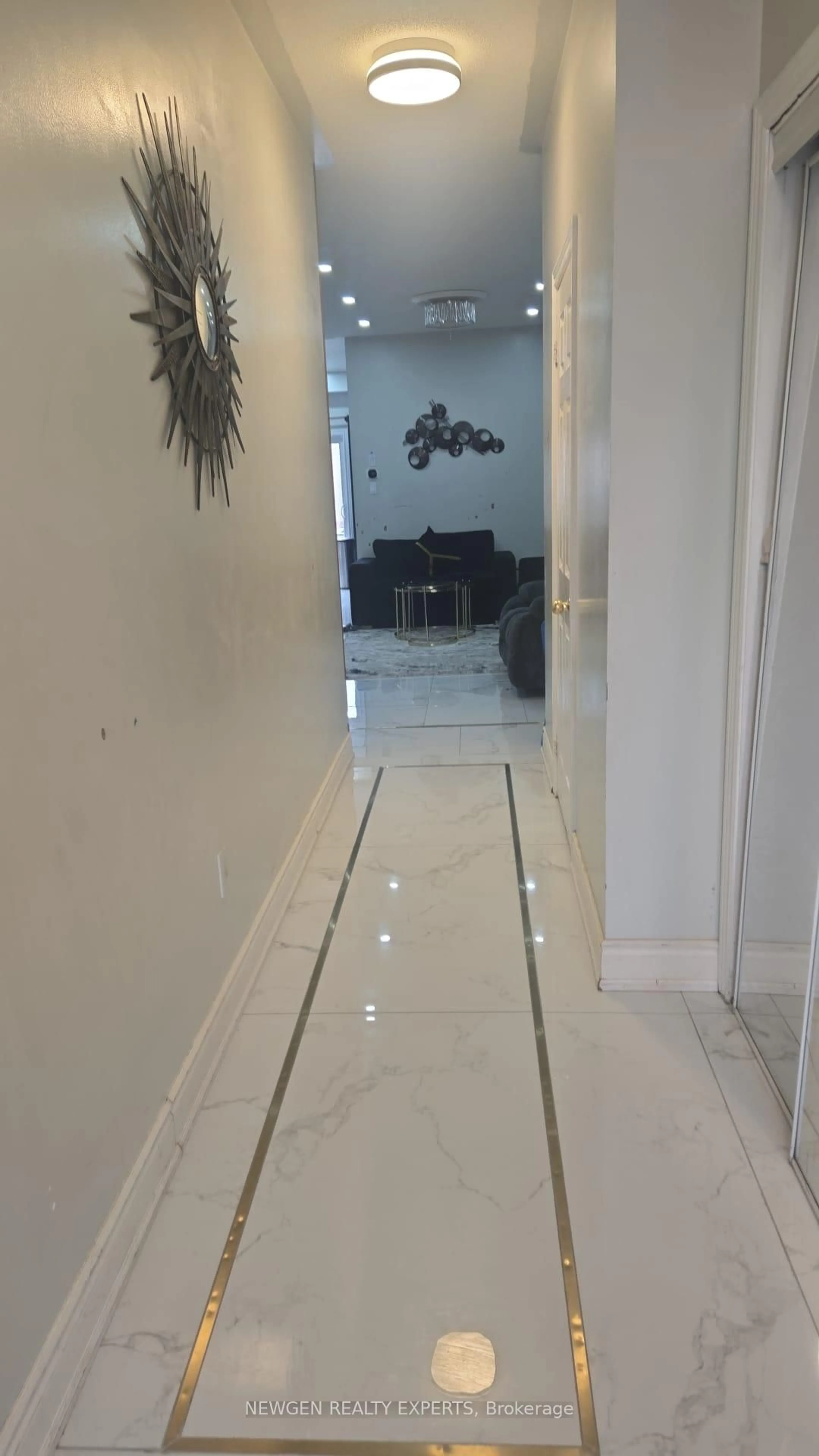 Indoor foyer for 22 Frenchpark Circ, Brampton Ontario L6X 0Y5