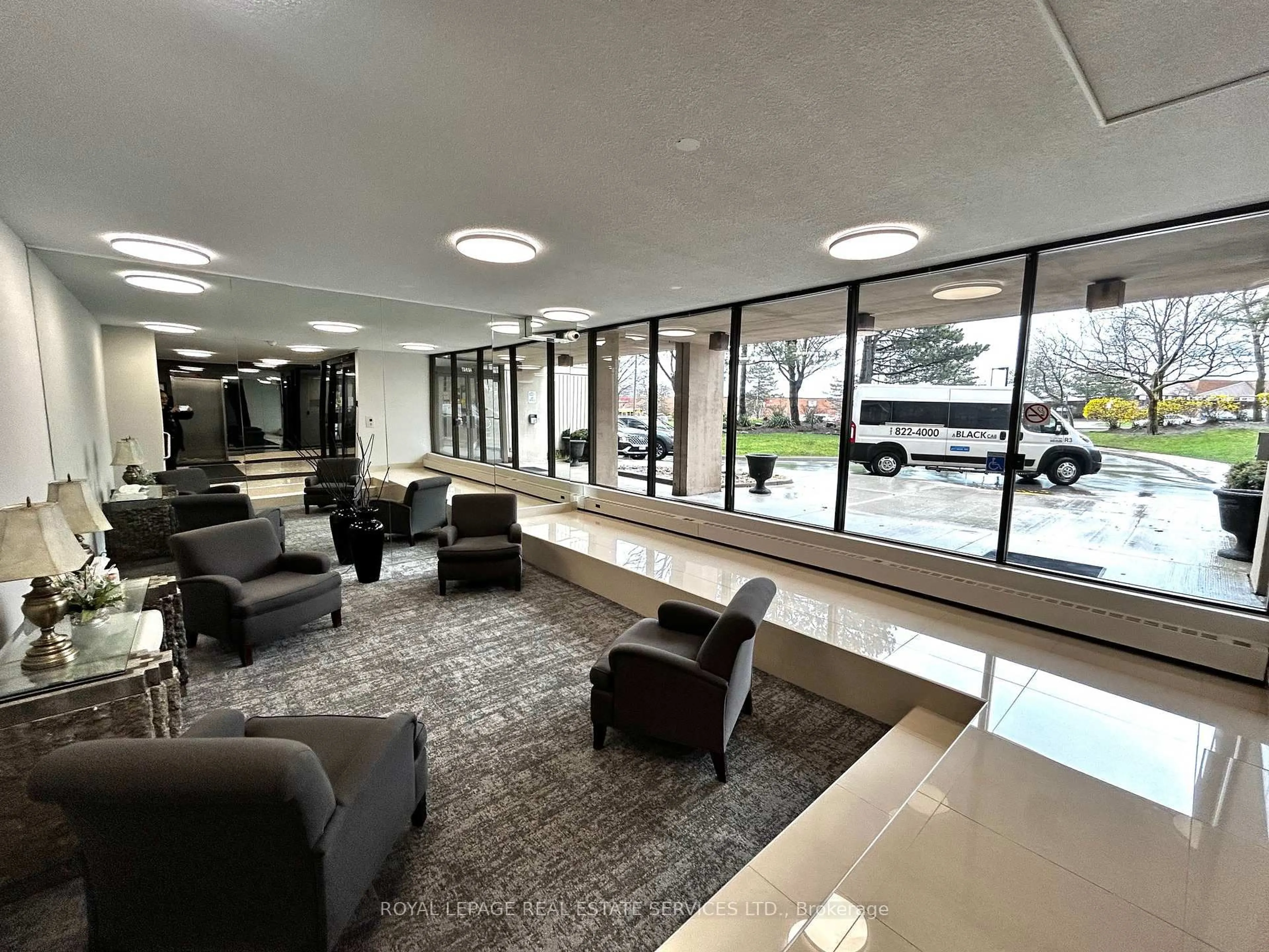 Lobby for 2929 Aquitaine Ave #905, Mississauga Ontario L5N 2C7