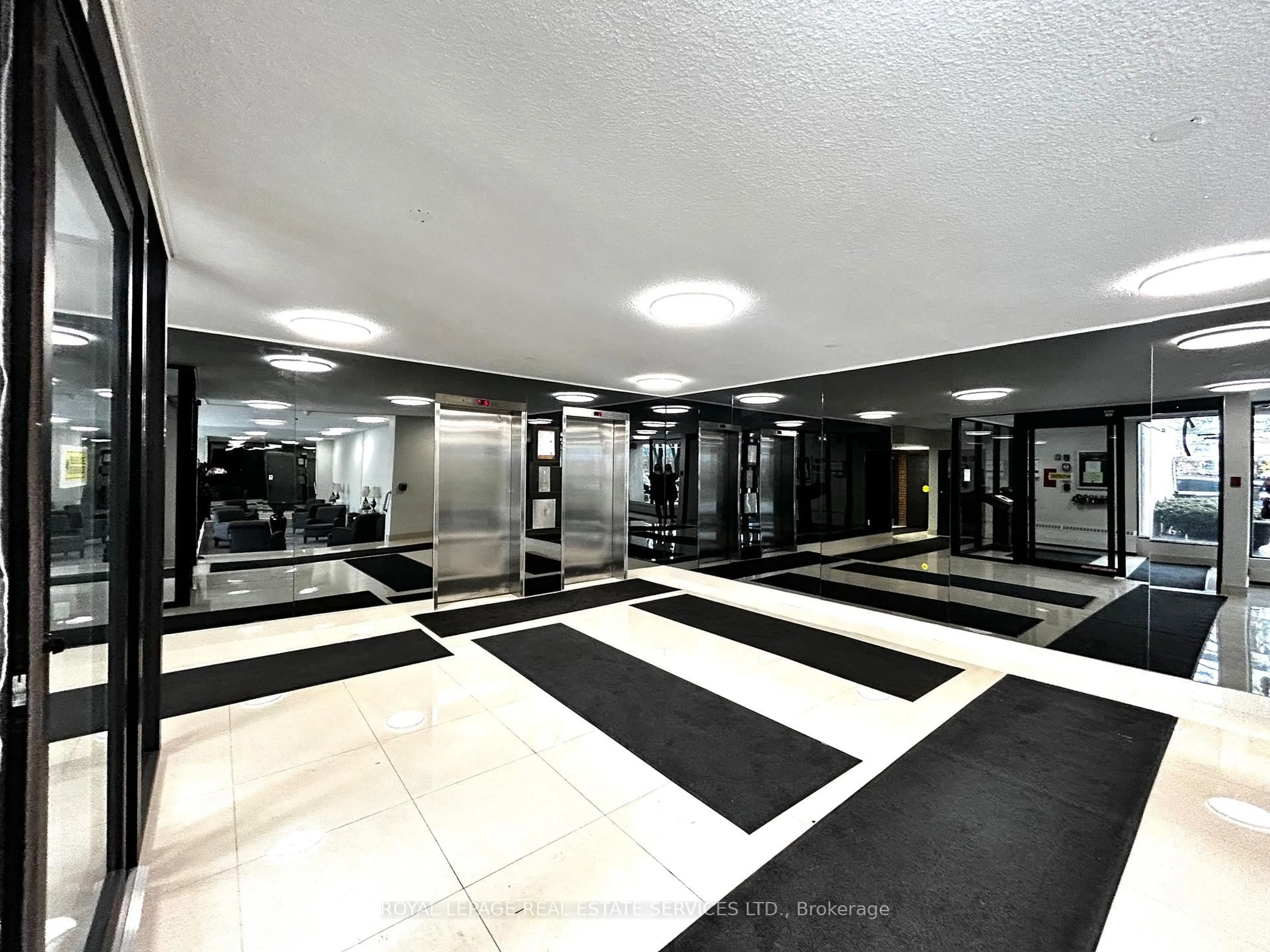Lobby for 2929 Aquitaine Ave #905, Mississauga Ontario L5N 2C7