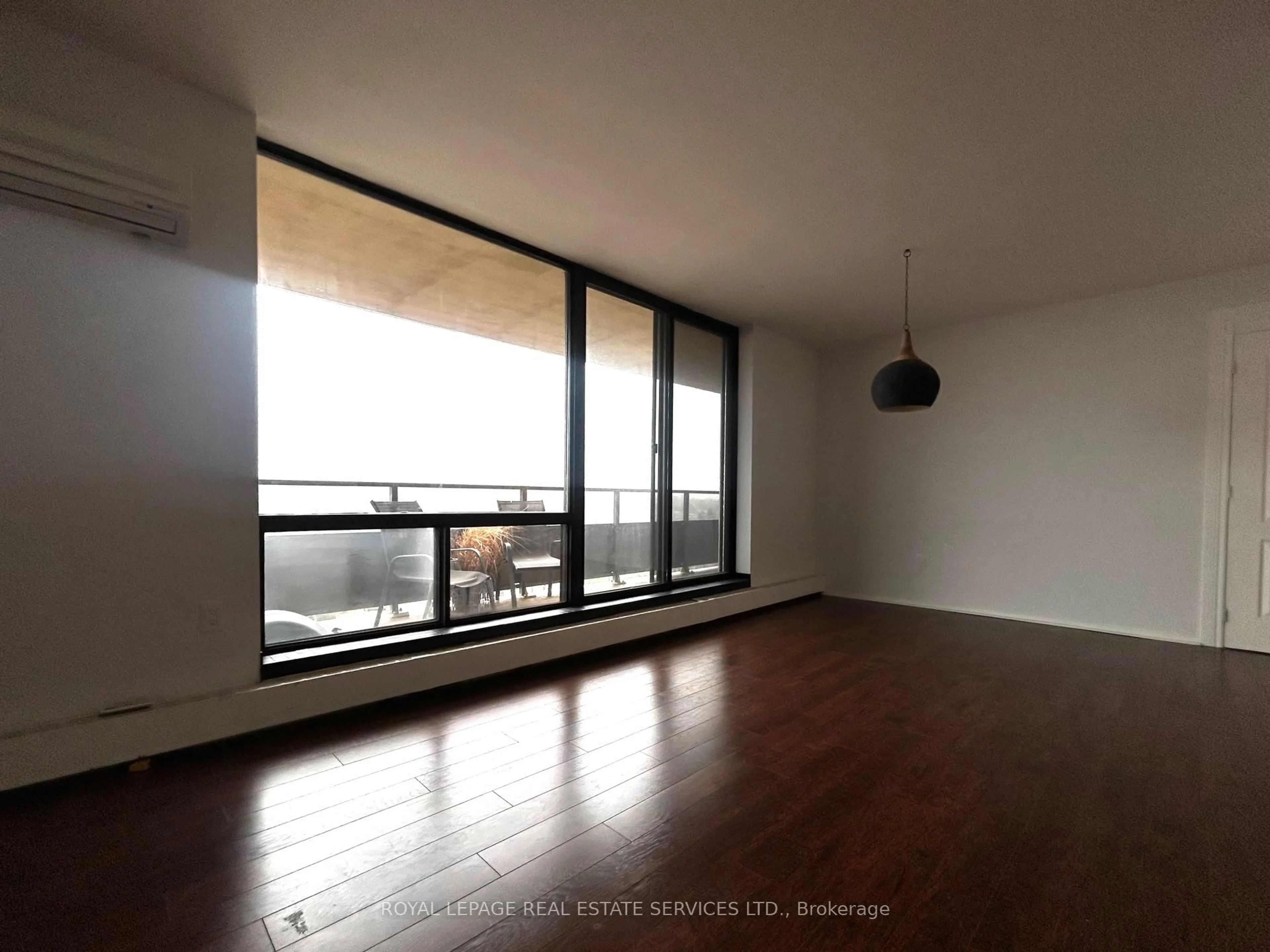 A pic of a room for 2929 Aquitaine Ave #905, Mississauga Ontario L5N 2C7