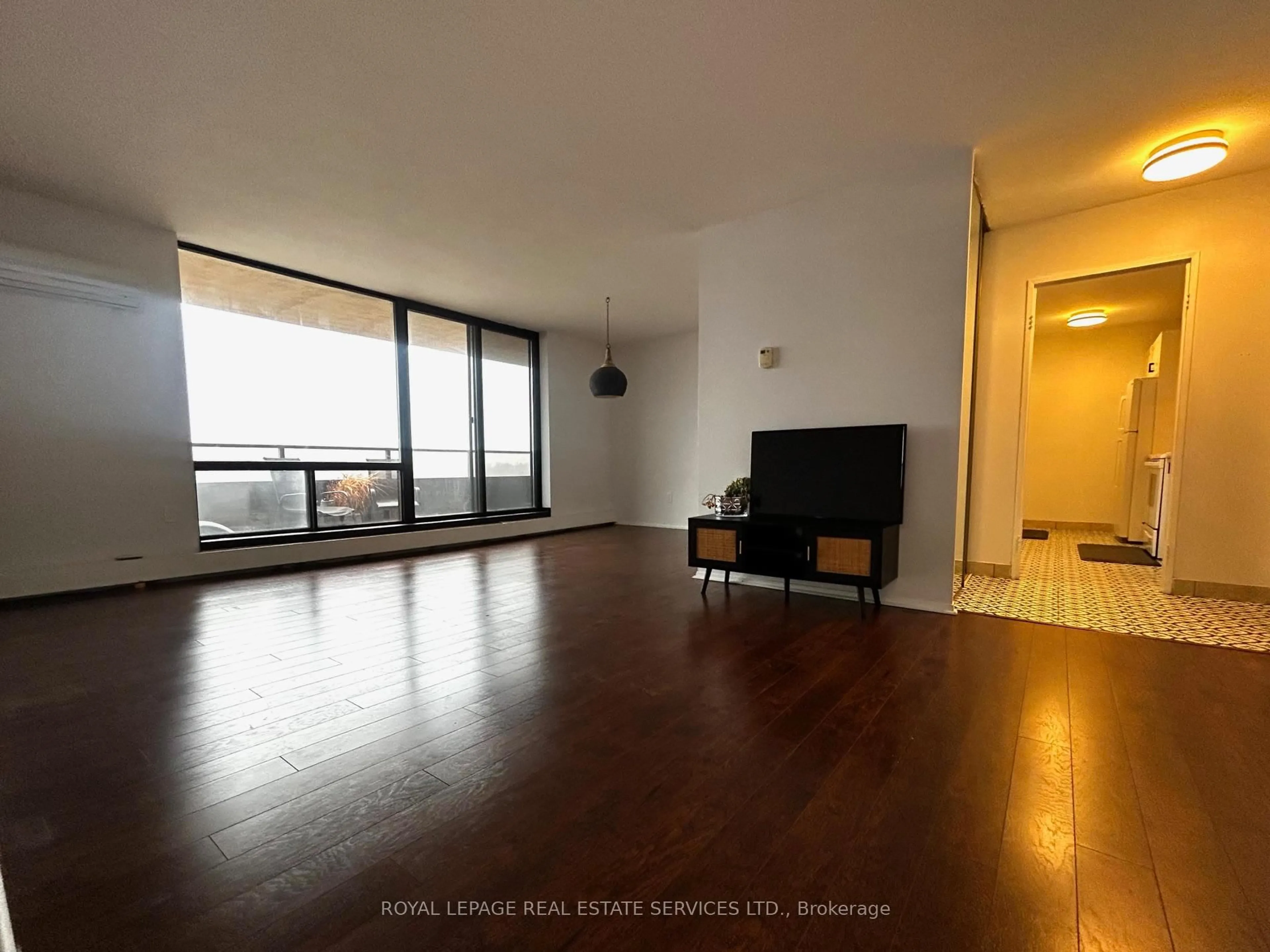 A pic of a room for 2929 Aquitaine Ave #905, Mississauga Ontario L5N 2C7