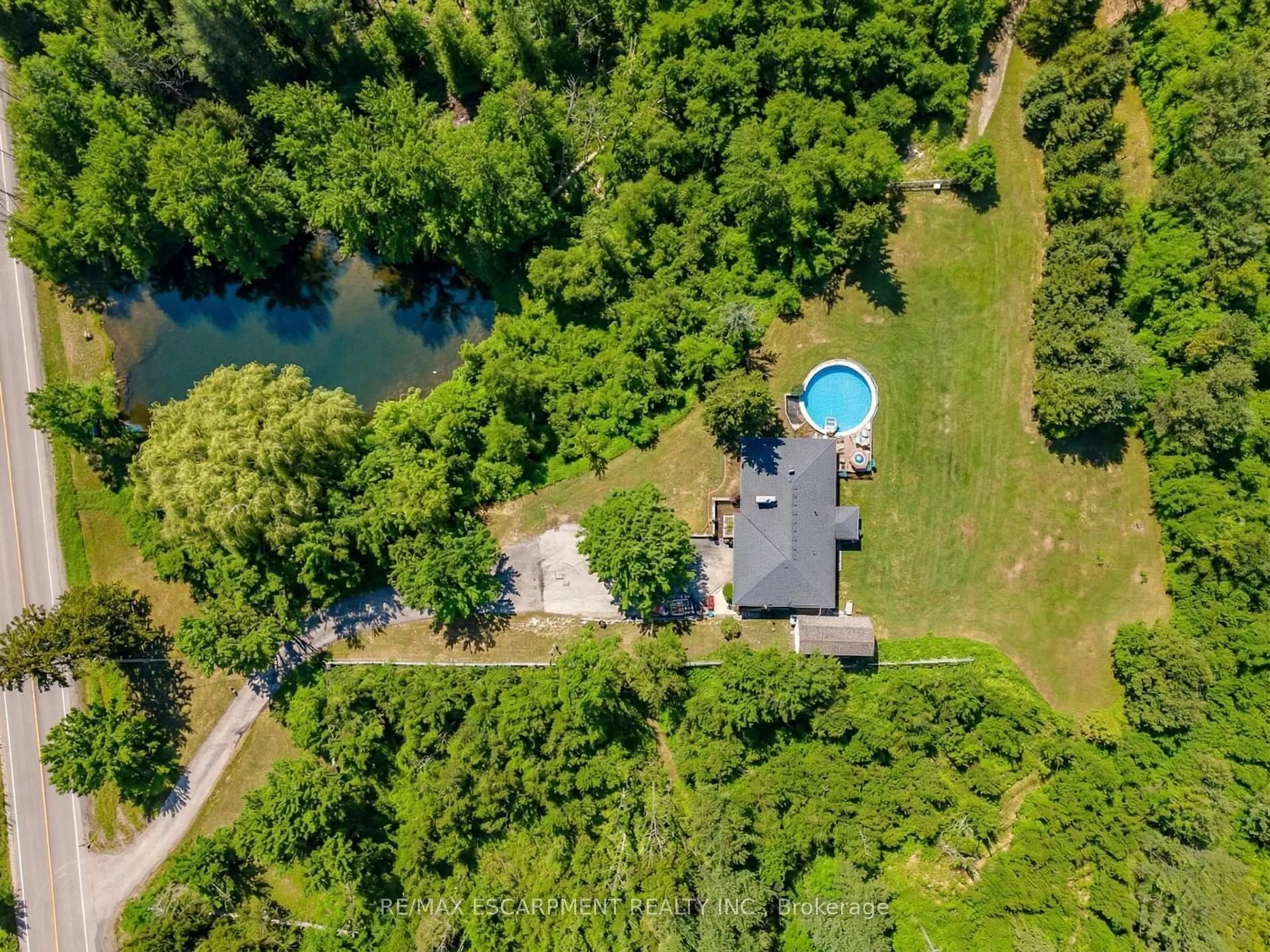 A pic from outside/outdoor area/front of a property/back of a property/a pic from drone, water/lake/river/ocean view for 5651 Kelso Rd, Milton Ontario L9E 0C5