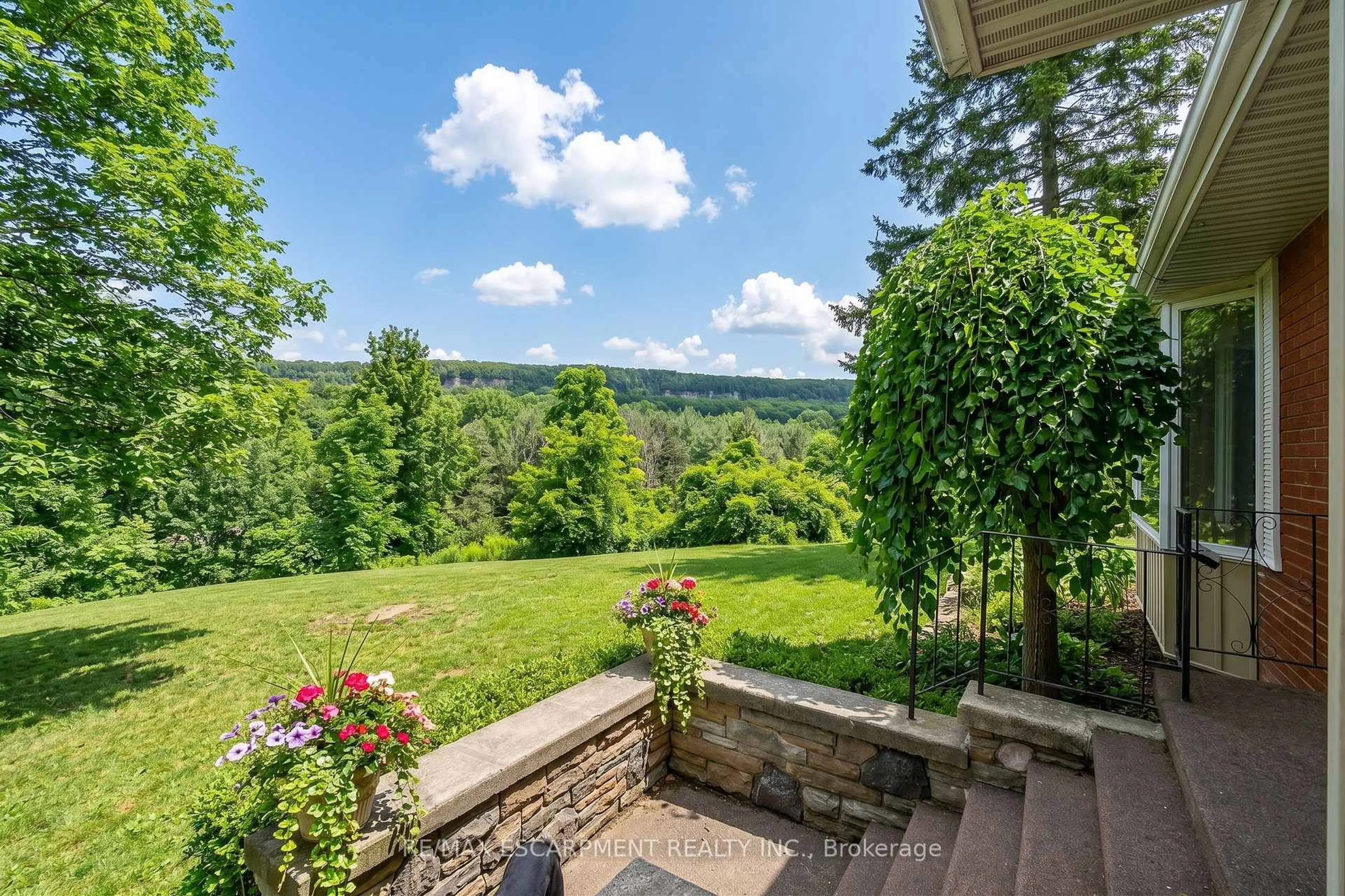 Patio, unknown for 5651 Kelso Rd, Milton Ontario L9E 0C5